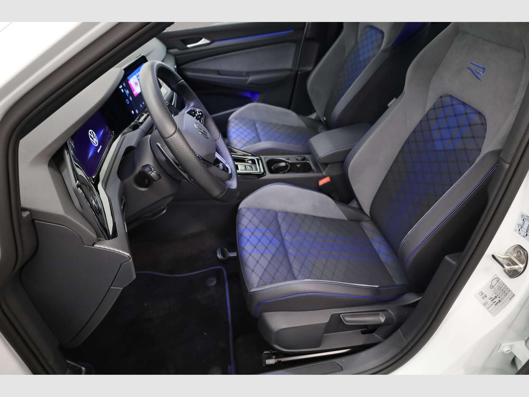 VW Golf (2023) - Photo 5