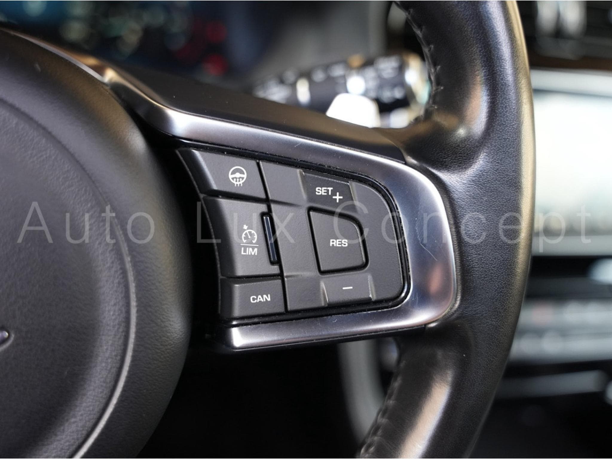 Jaguar F-Pace 30d S AWD (2018) - Photo 18