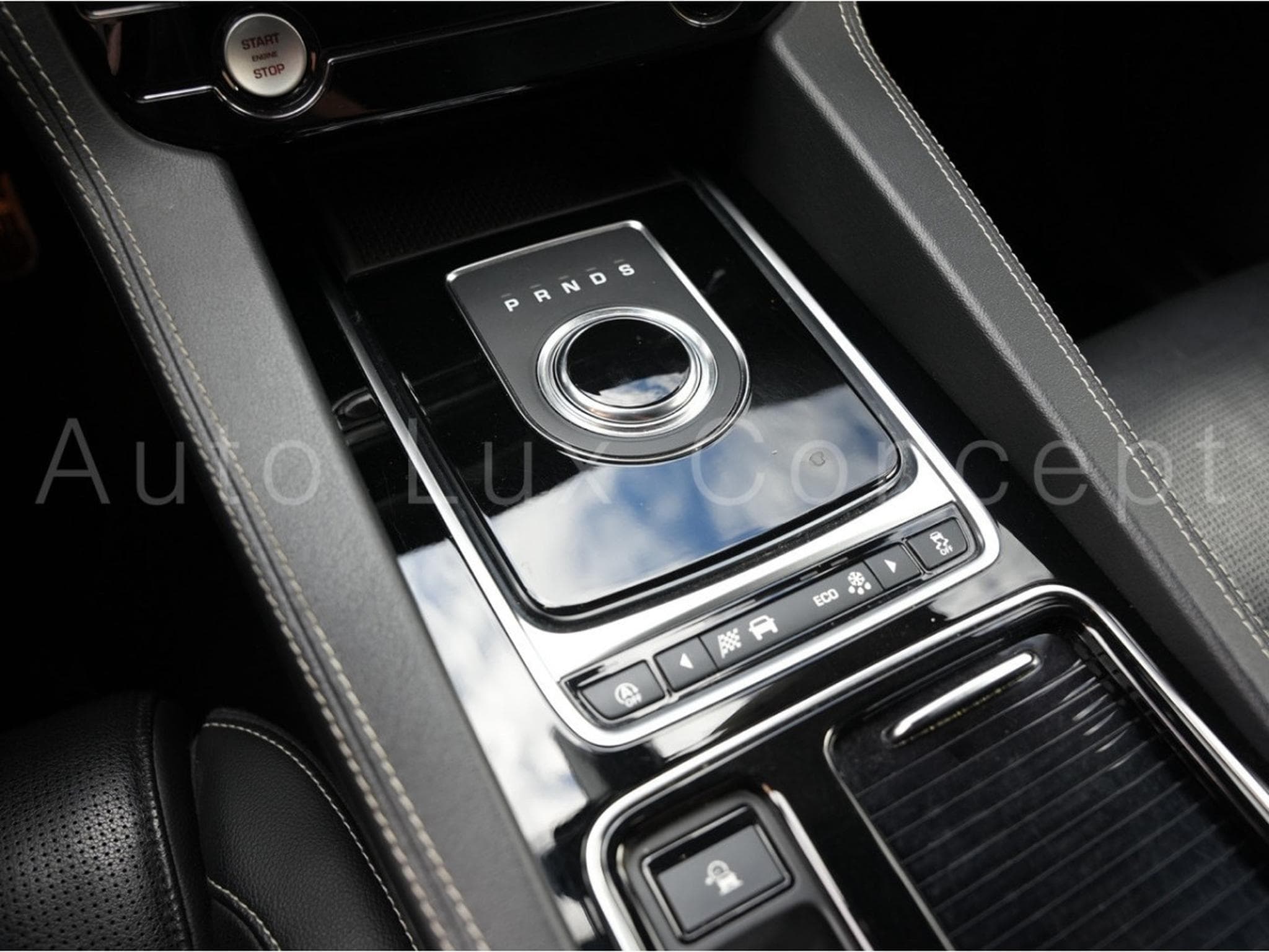 Jaguar F-Pace 30d S AWD (2018) - Photo 21