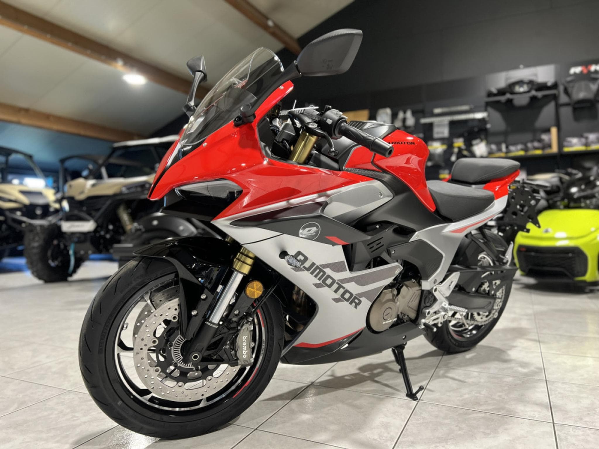 QJmotor SRK 600 RS (2026) - Foto 2