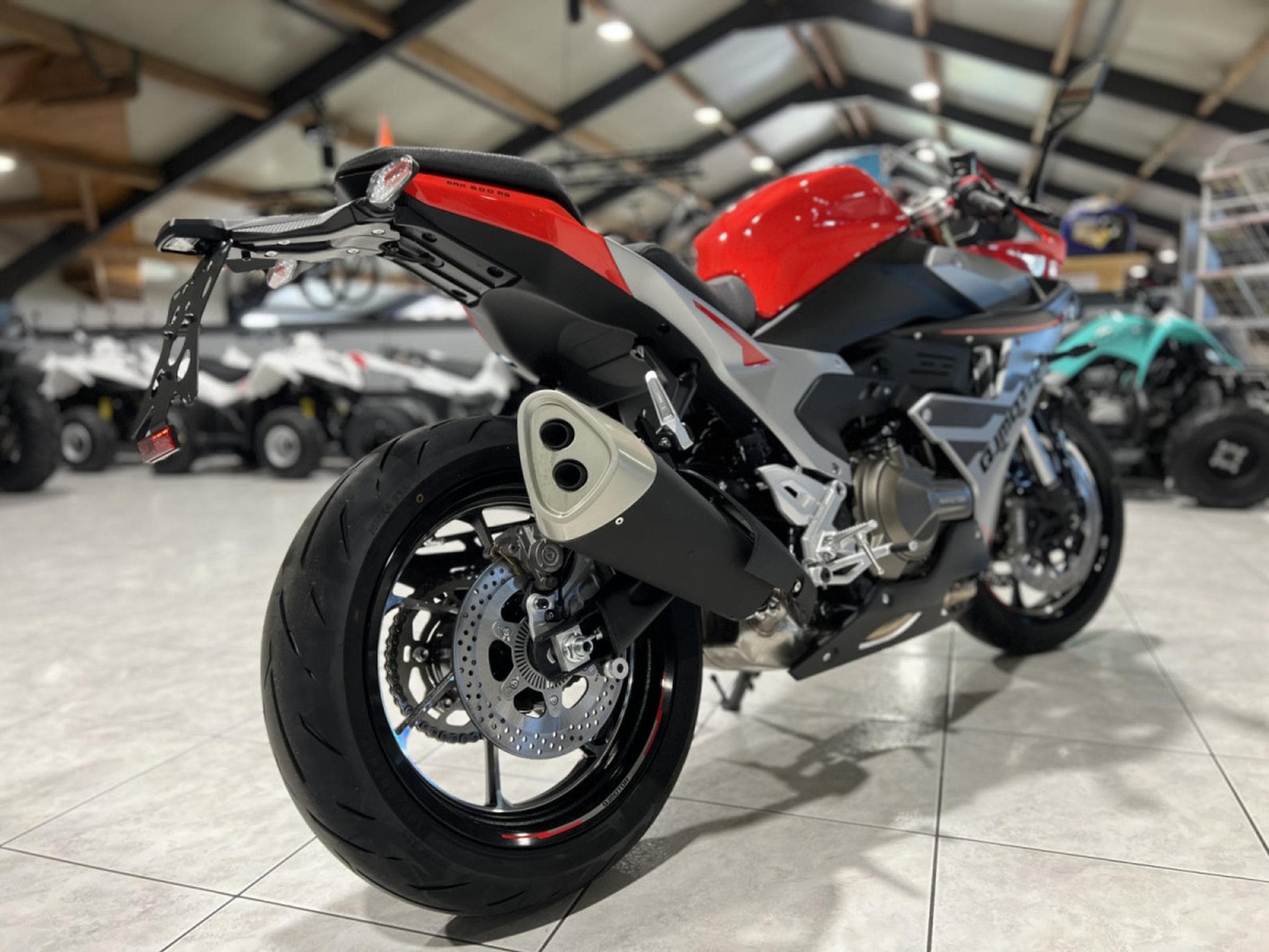 QJmotor SRK 600 RS (2026) - Foto 3
