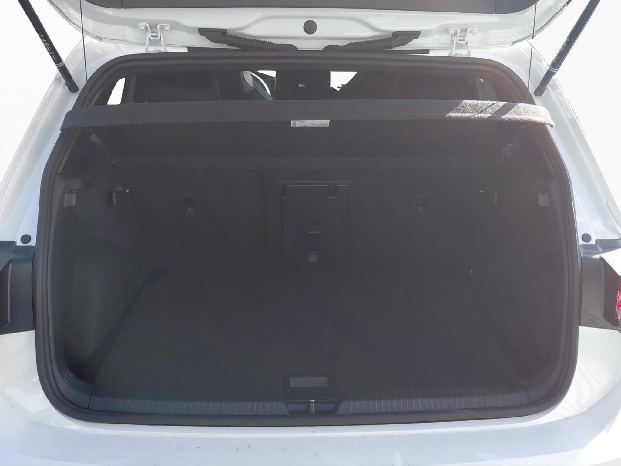 VW Golf R-Line (2026) - Photo 16