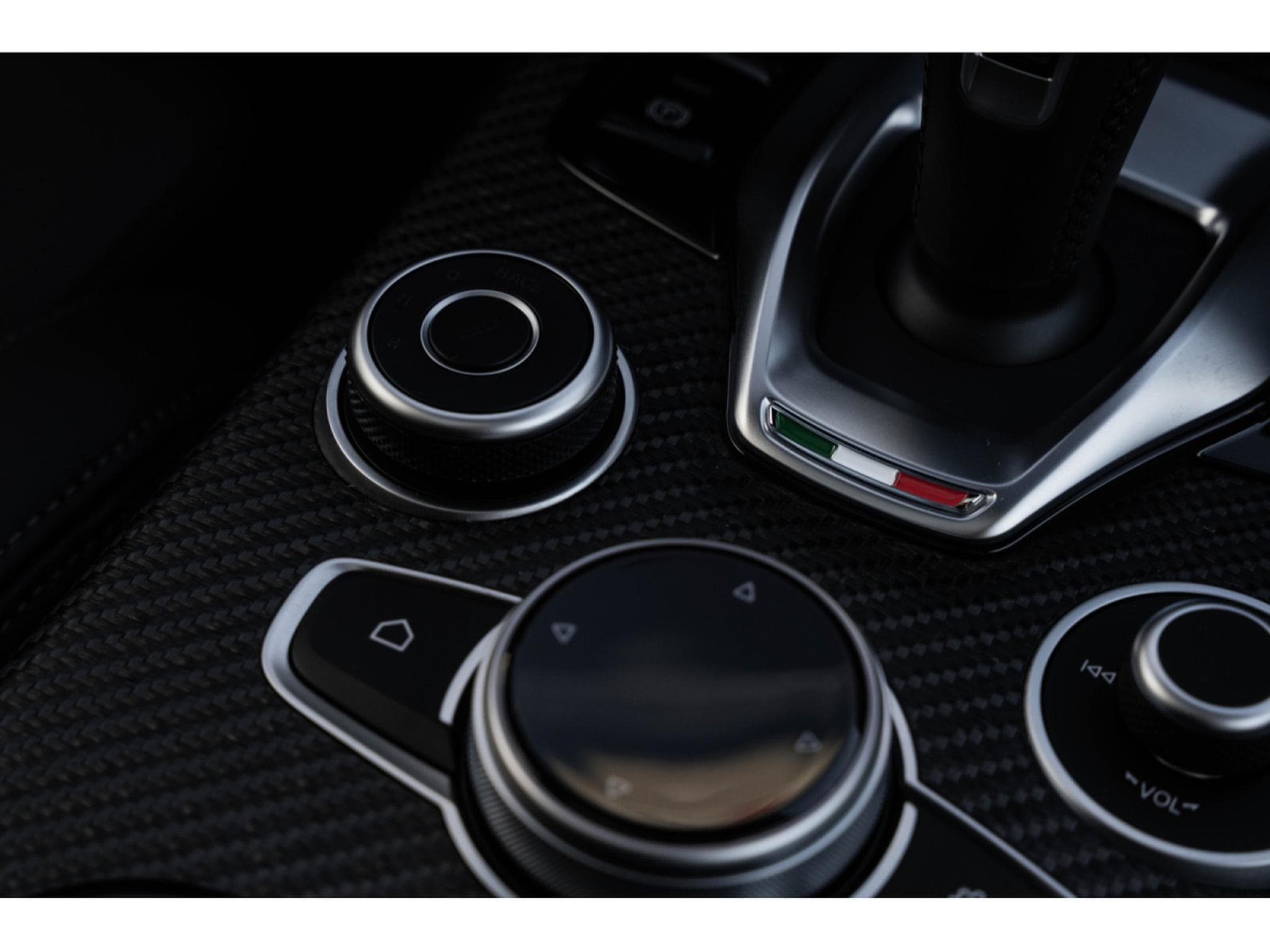 Alfa-Romeo Stelvio 2.9 Bi-Turbo V6  - Toit ouvrant pano - H&K - Carbone /Cérami (2023) - Photo 10