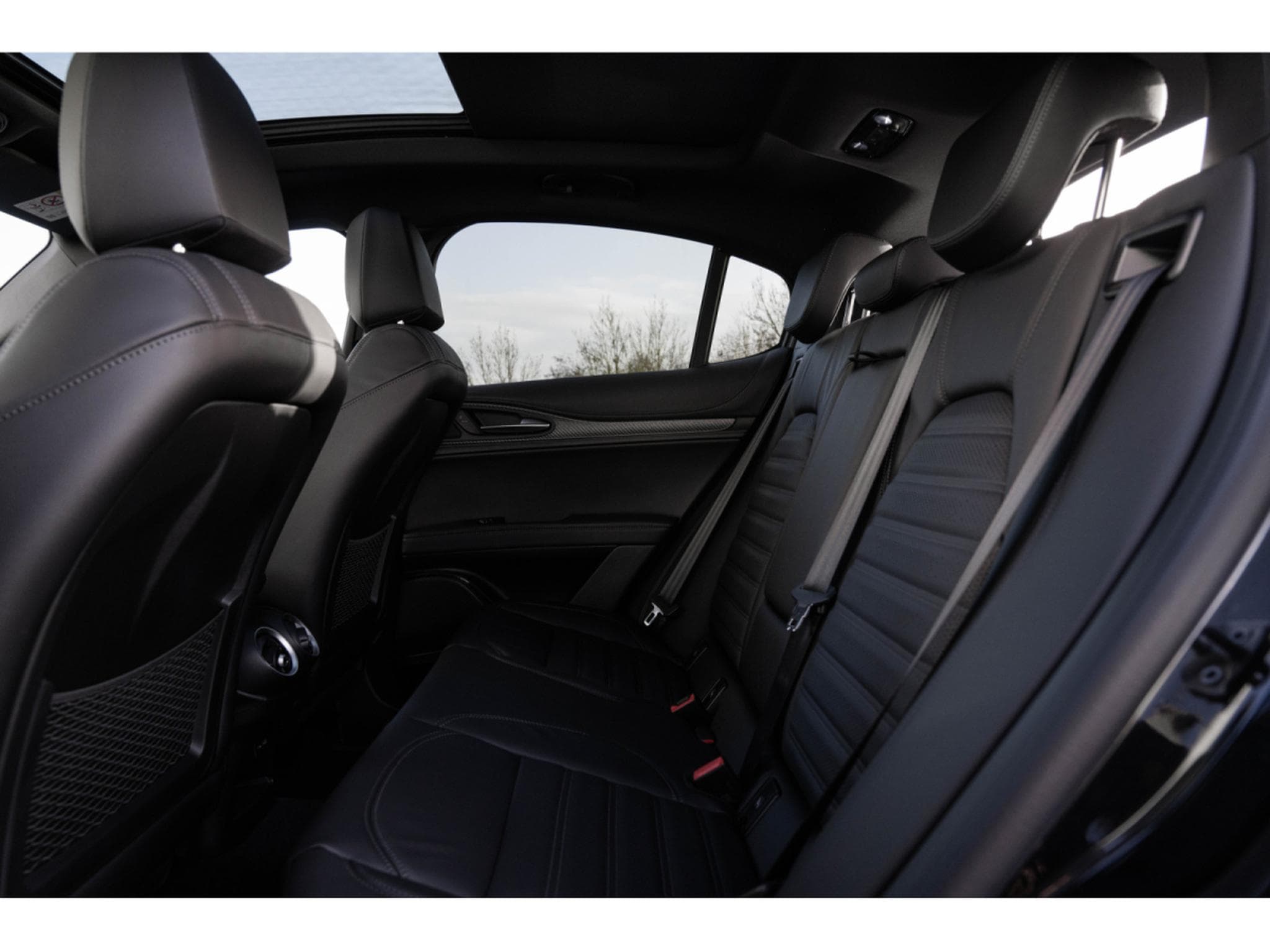 Alfa-Romeo Stelvio 2.9 Bi-Turbo V6  - Toit ouvrant pano - H&K - Carbone /Cérami (2023) - Photo 11