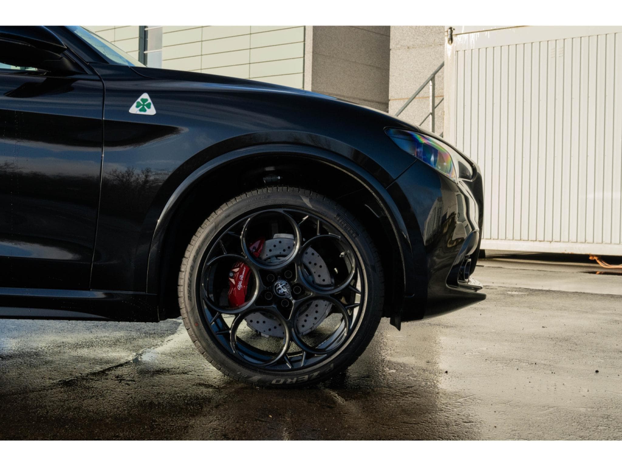 Alfa-Romeo Stelvio 2.9 Bi-Turbo V6  - Toit ouvrant pano - H&K - Carbone /Cérami (2023) - Photo 2