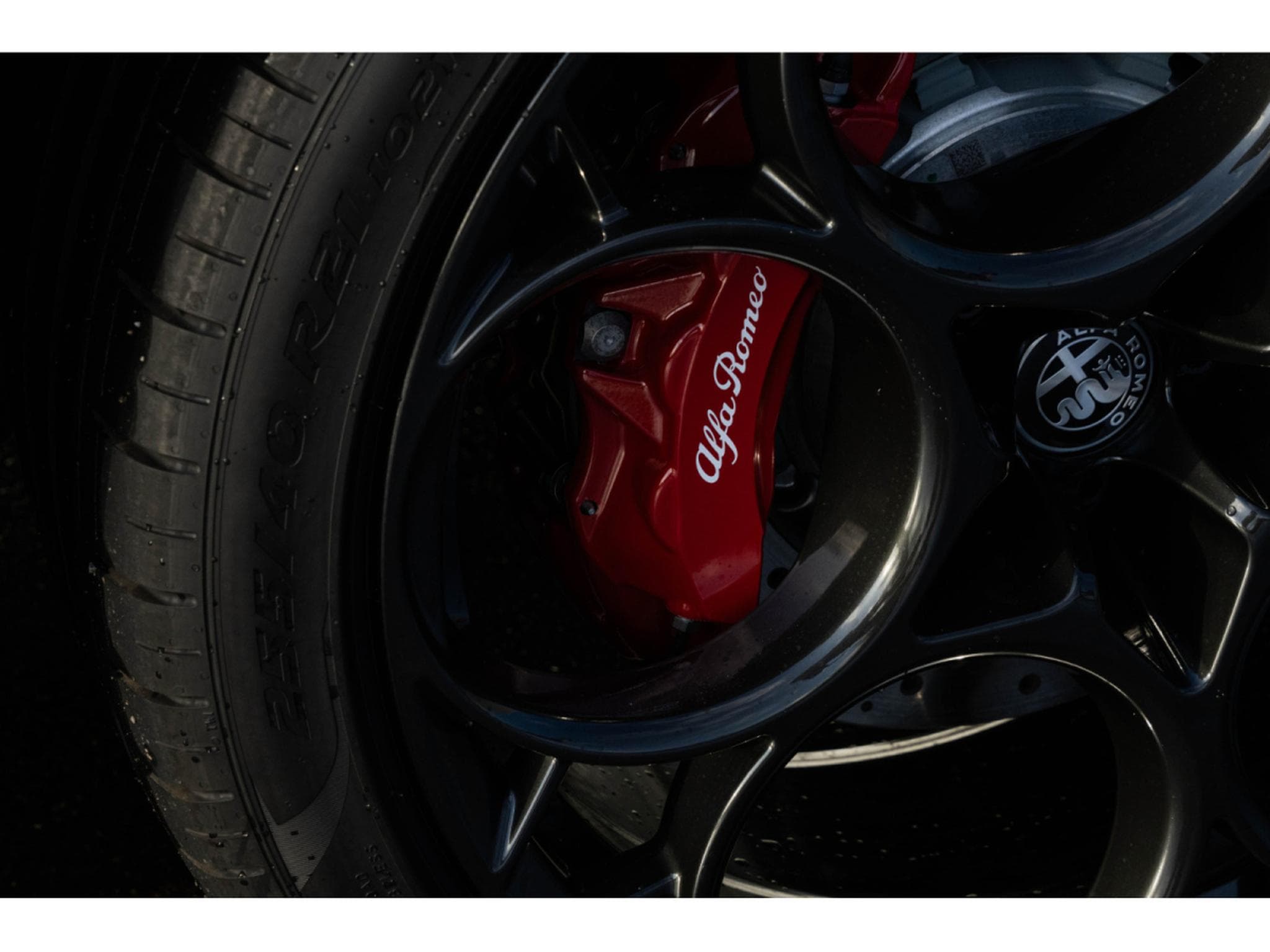 Alfa-Romeo Stelvio 2.9 Bi-Turbo V6  - Toit ouvrant pano - H&K - Carbone /Cérami (2023) - Photo 6
