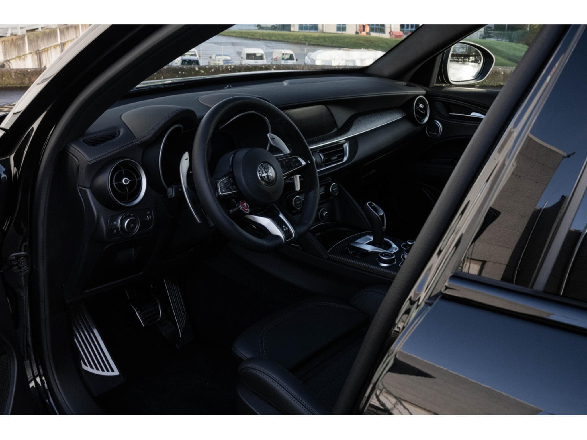Alfa-Romeo Stelvio 2.9 Bi-Turbo V6  - Toit ouvrant pano - H&K - Carbone /Cérami (2023) - Photo 8