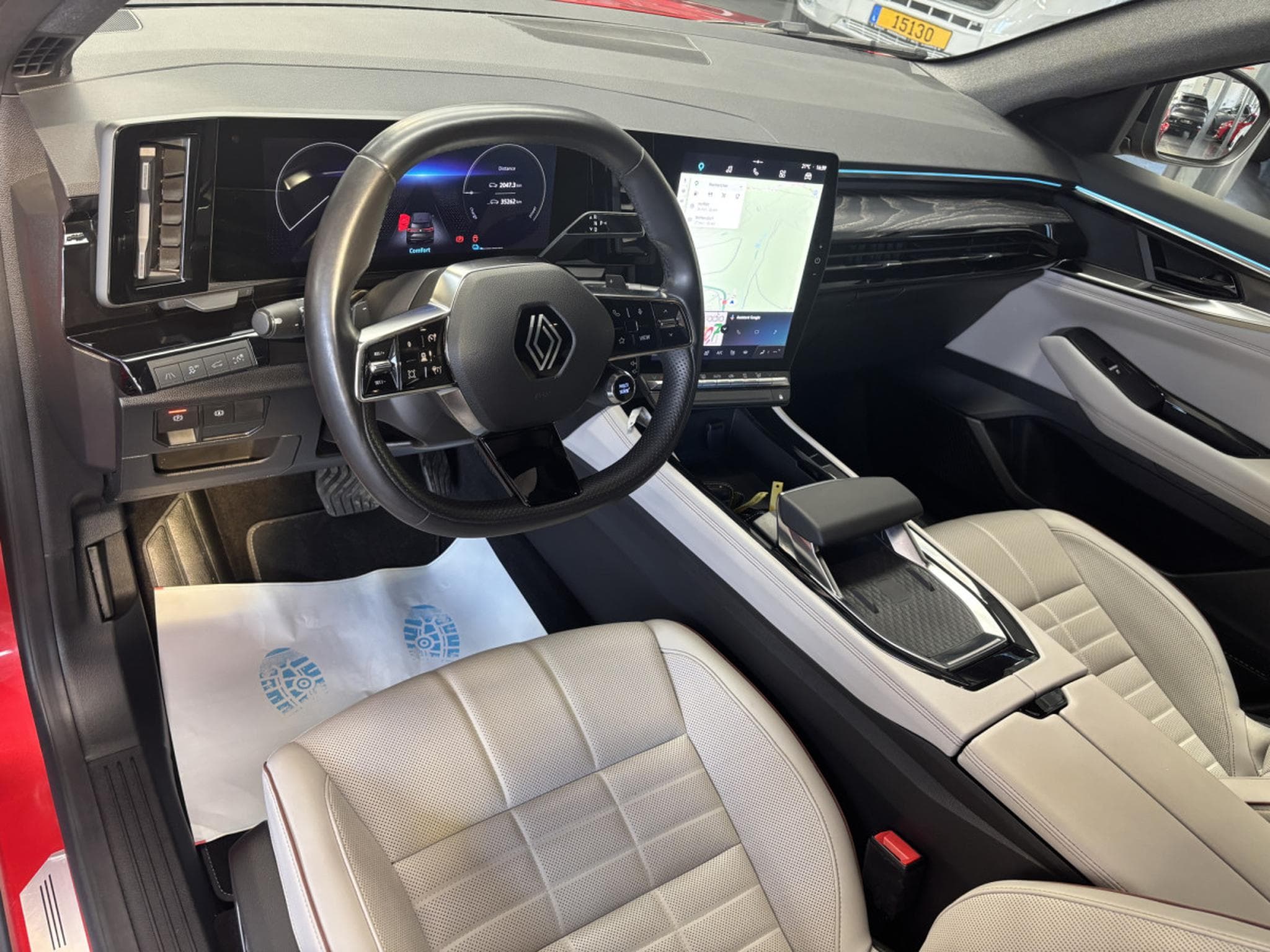Renault Espace 1.2 E-Tech Iconic Full Hybrid 4 Control (2024) - Photo 10