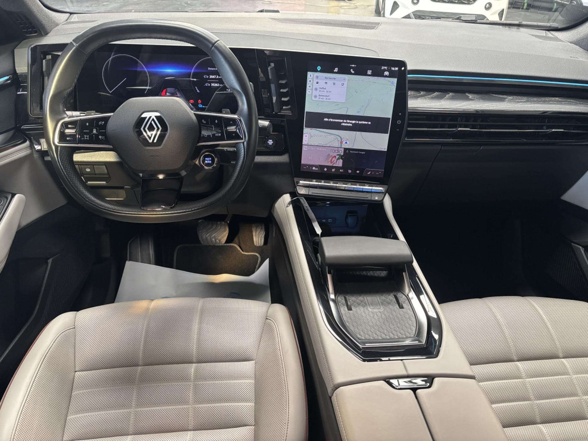 Renault Espace 1.2 E-Tech Iconic Full Hybrid 4 Control (2024) - Photo 11