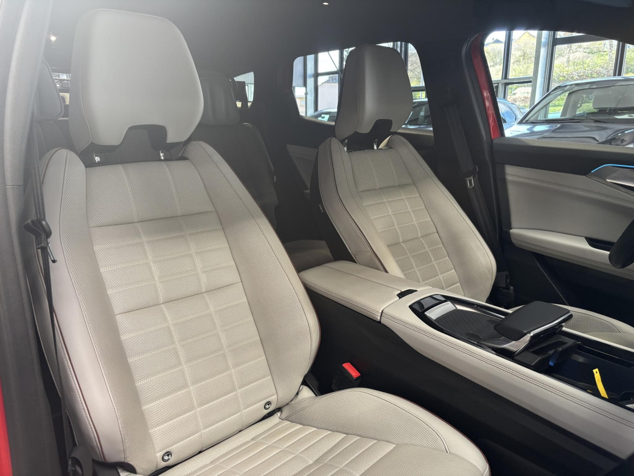 Renault Espace 1.2 E-Tech Iconic Full Hybrid 4 Control (2024) - Photo 12