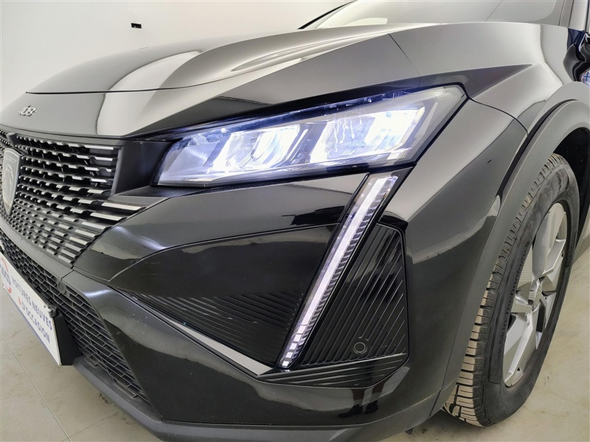 Peugeot 408 1.2 Hybrid 136cv e-DCS6 Allure NAVI / FULL LED / CAMERA 360 (2024) - Photo 14