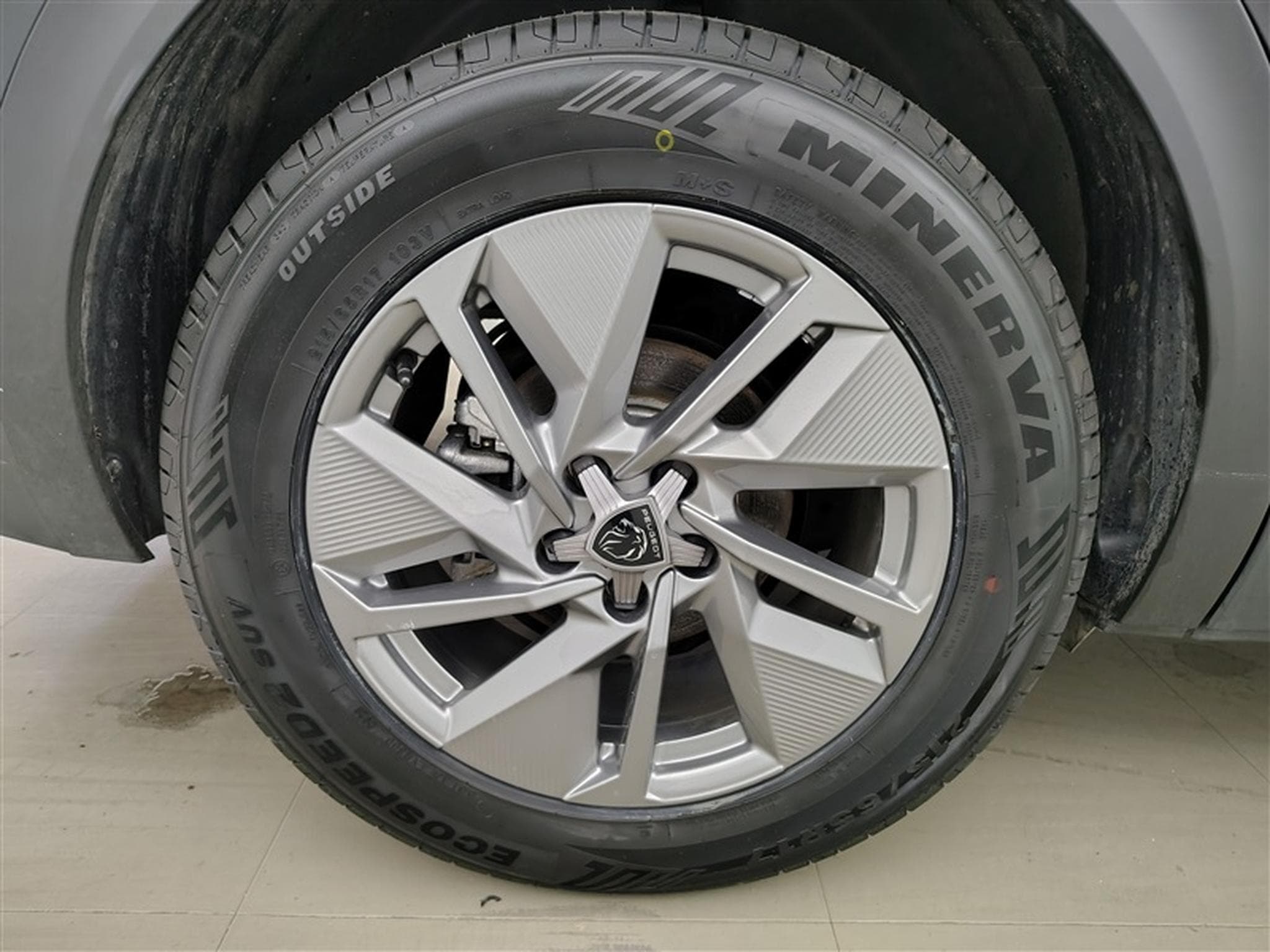 Peugeot 408 1.2 Hybrid 136cv e-DCS6 Allure NAVI / FULL LED / CAMERA 360 (2024) - Photo 6