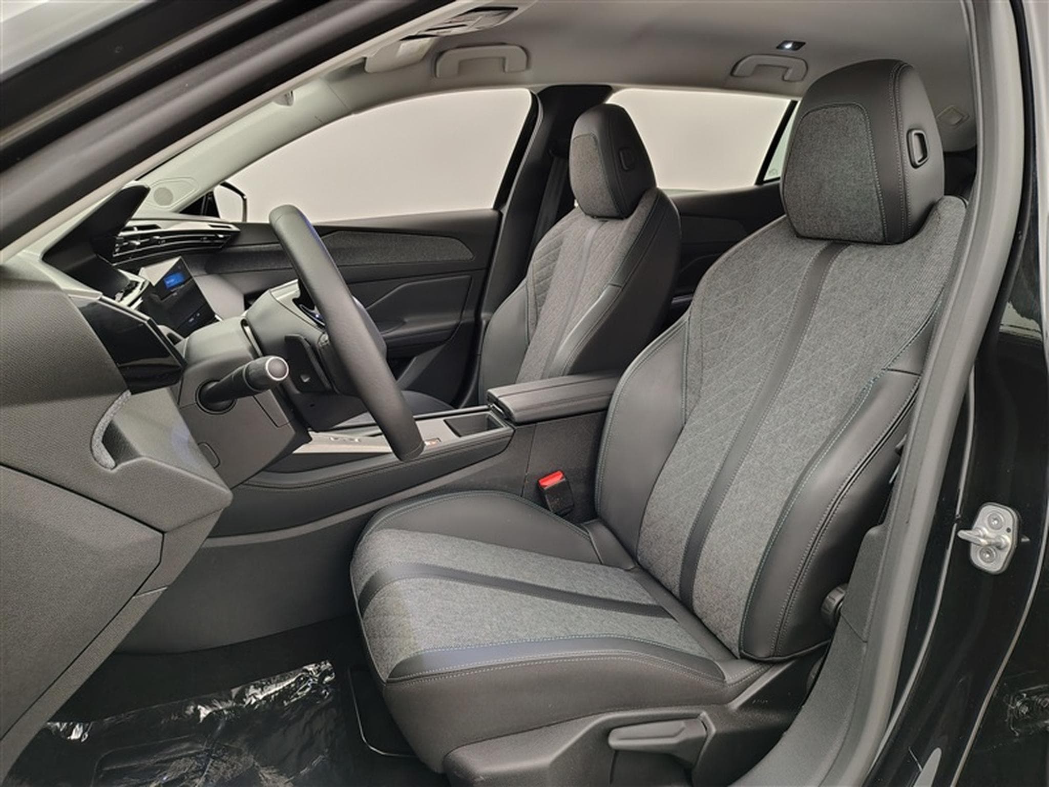Peugeot 408 1.2 Hybrid 136cv e-DCS6 Allure NAVI / FULL LED / CAMERA 360 (2024) - Photo 7