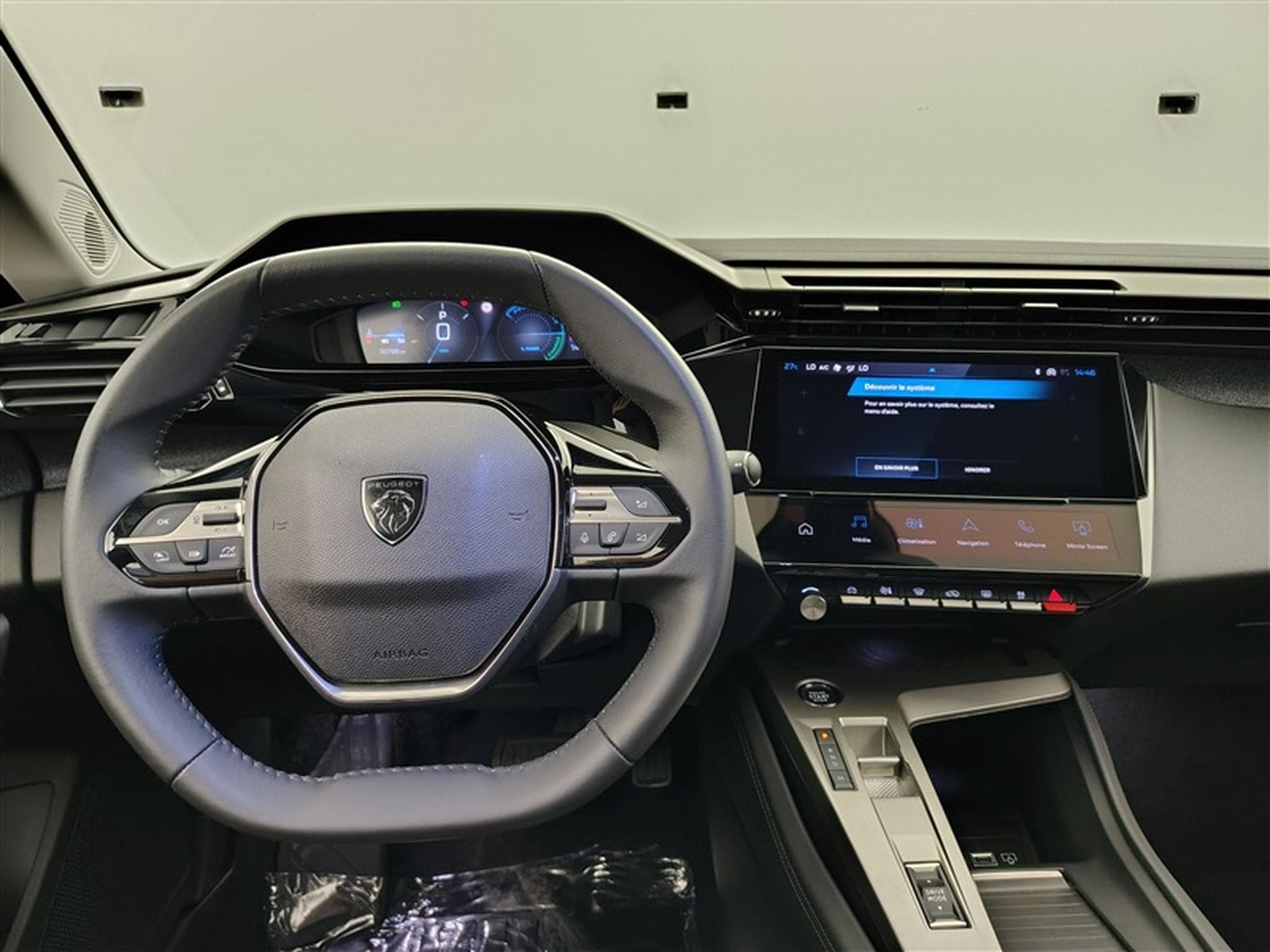 Peugeot 408 1.2 Hybrid 136cv e-DCS6 Allure NAVI / FULL LED / CAMERA 360 (2024) - Photo 8