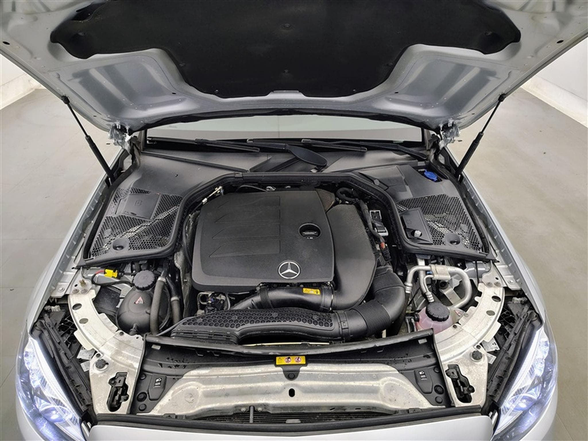 Mercedes C 200 AMG Line (2021) - Photo 19