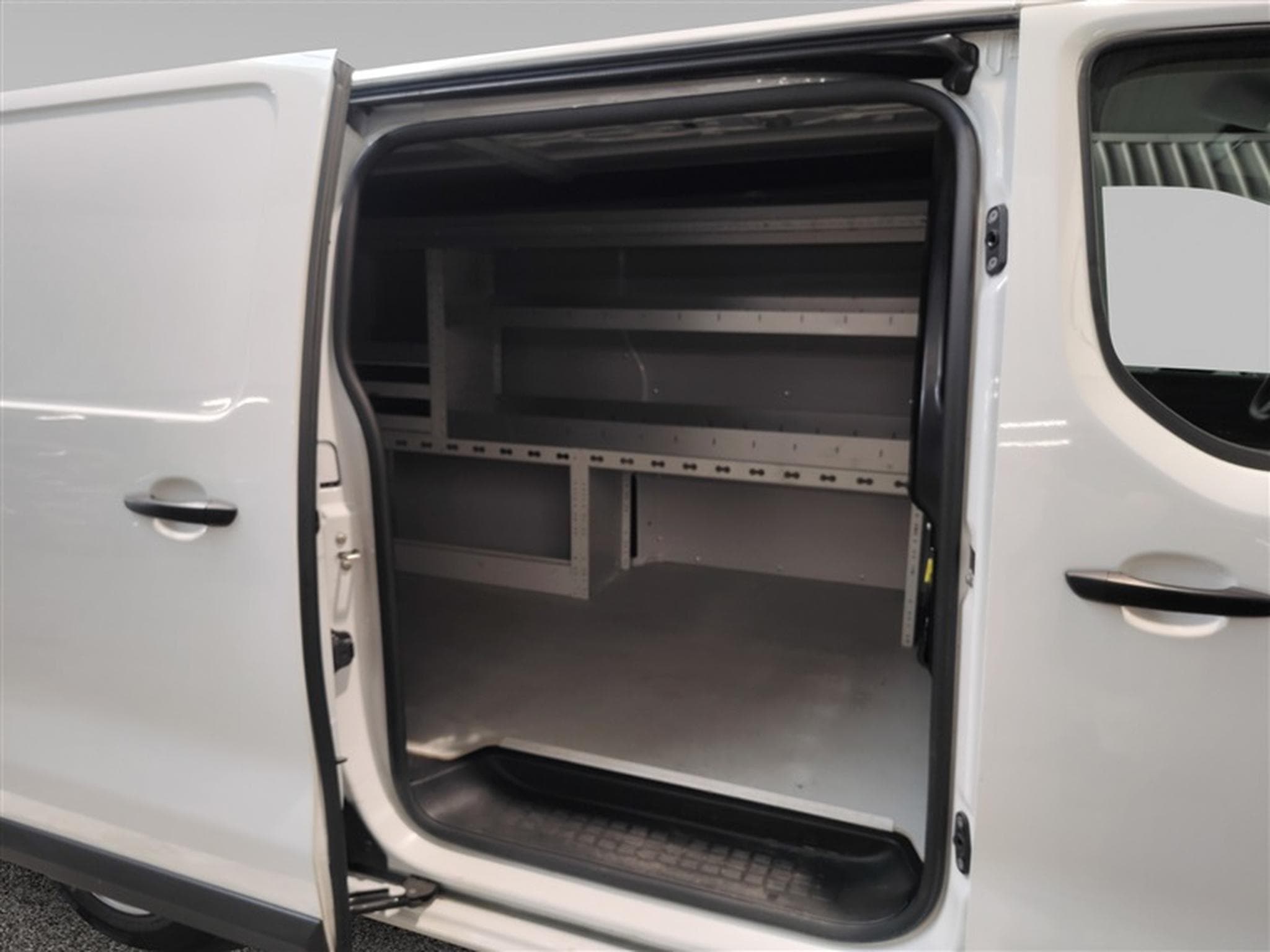 Peugeot Expert 2.0 BlueHDi EAT8 L2 NAVI CLIM / TEL / PDC AV-AR (2023) - Photo 13