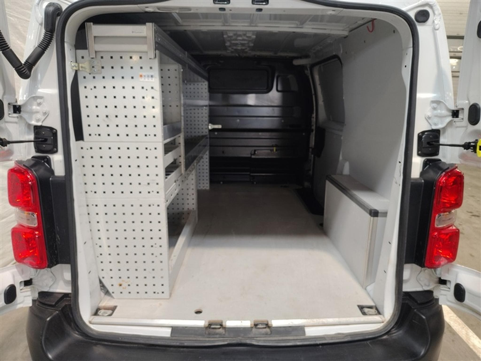 Peugeot Expert 2.0 BlueHDi EAT8 L2 NAVI CLIM / TEL / PDC AV-AR (2023) - Photo 14