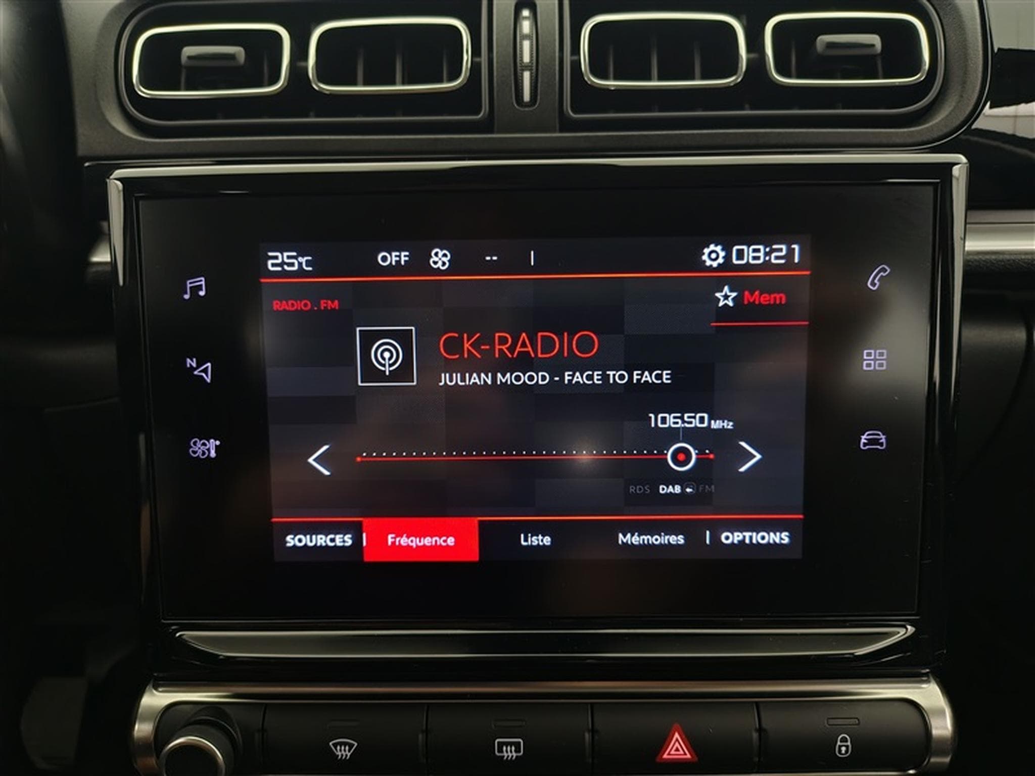 Citroen C3 1.2i PureTech Shine CARPLAY / FULL LED / JA 16" (2023) - Photo 11