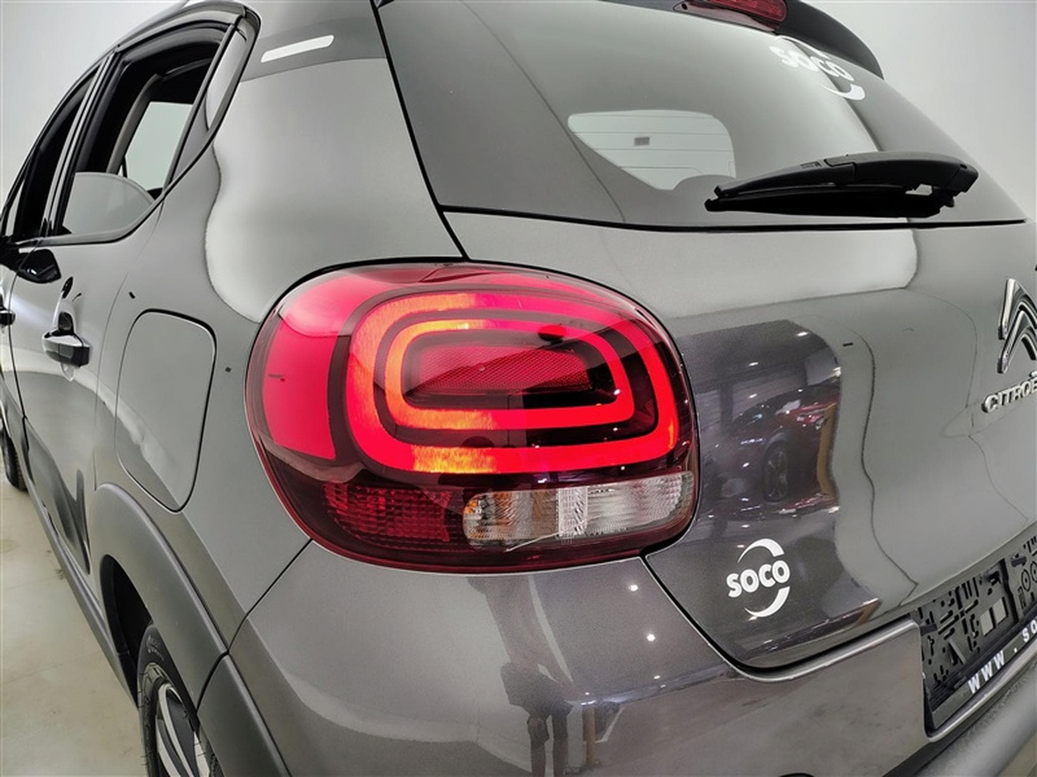 Citroen C3 1.2i PureTech Shine CARPLAY / FULL LED / JA 16" (2023) - Photo 16