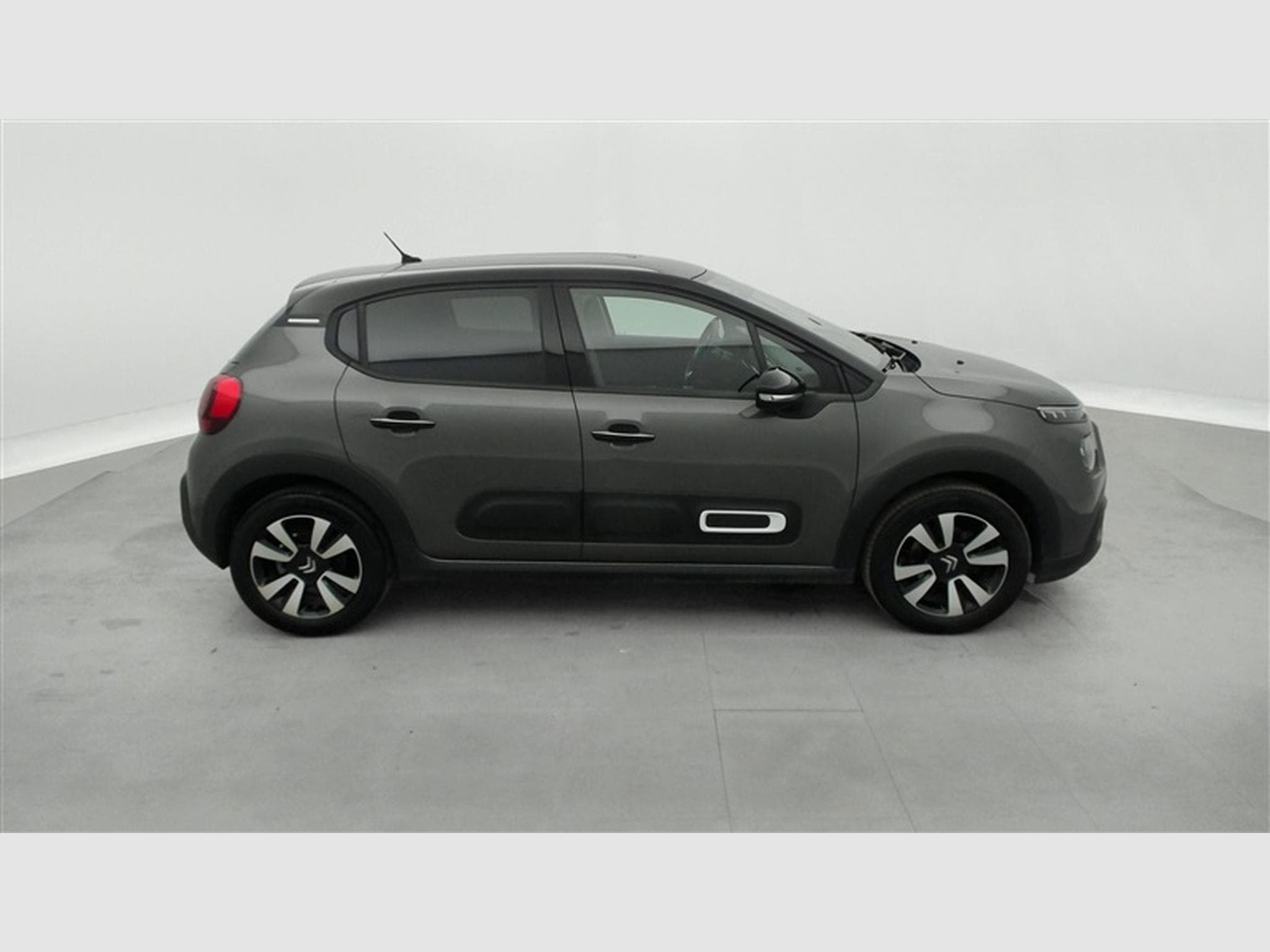 Citroen C3 1.2i PureTech Shine CARPLAY / FULL LED / JA 16" (2023) - Photo 24