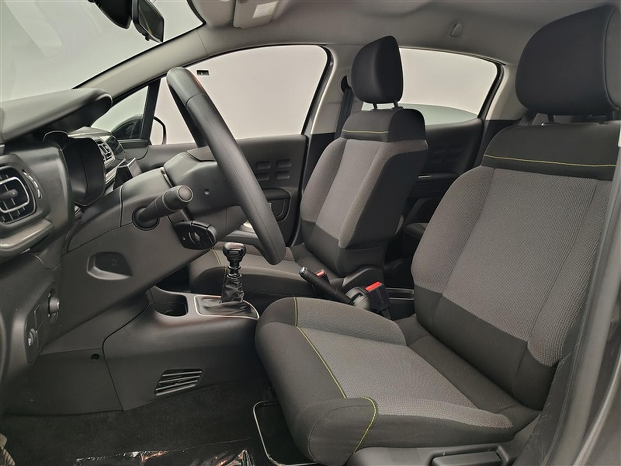 Citroen C3 1.2i PureTech Shine CARPLAY / FULL LED / JA 16" (2023) - Photo 7
