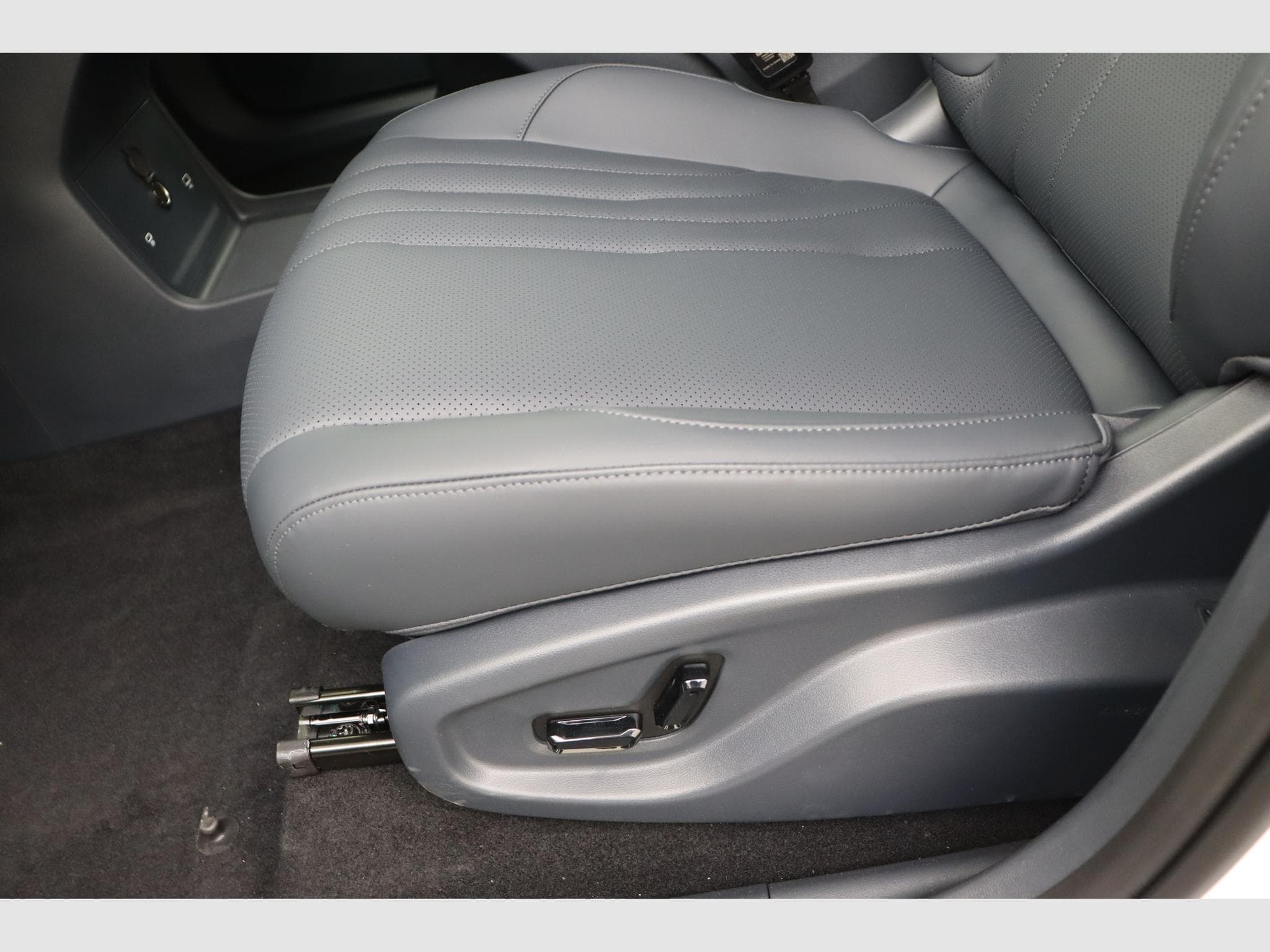 Geely Starray Launch Edition (2026) - Photo 14
