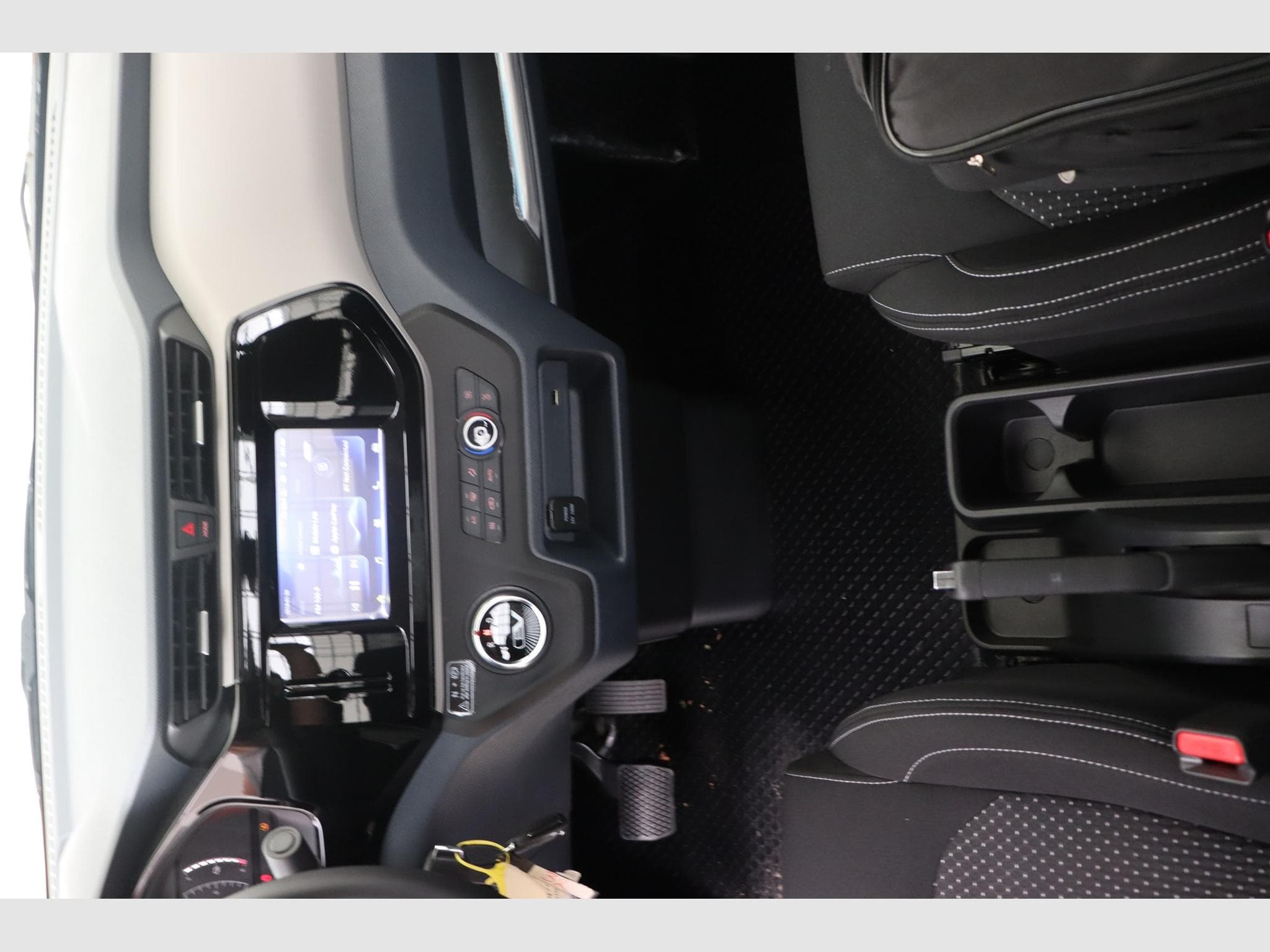 Maxus eDeliver 3 LONG WHEEL BASE (2025) - Photo 12