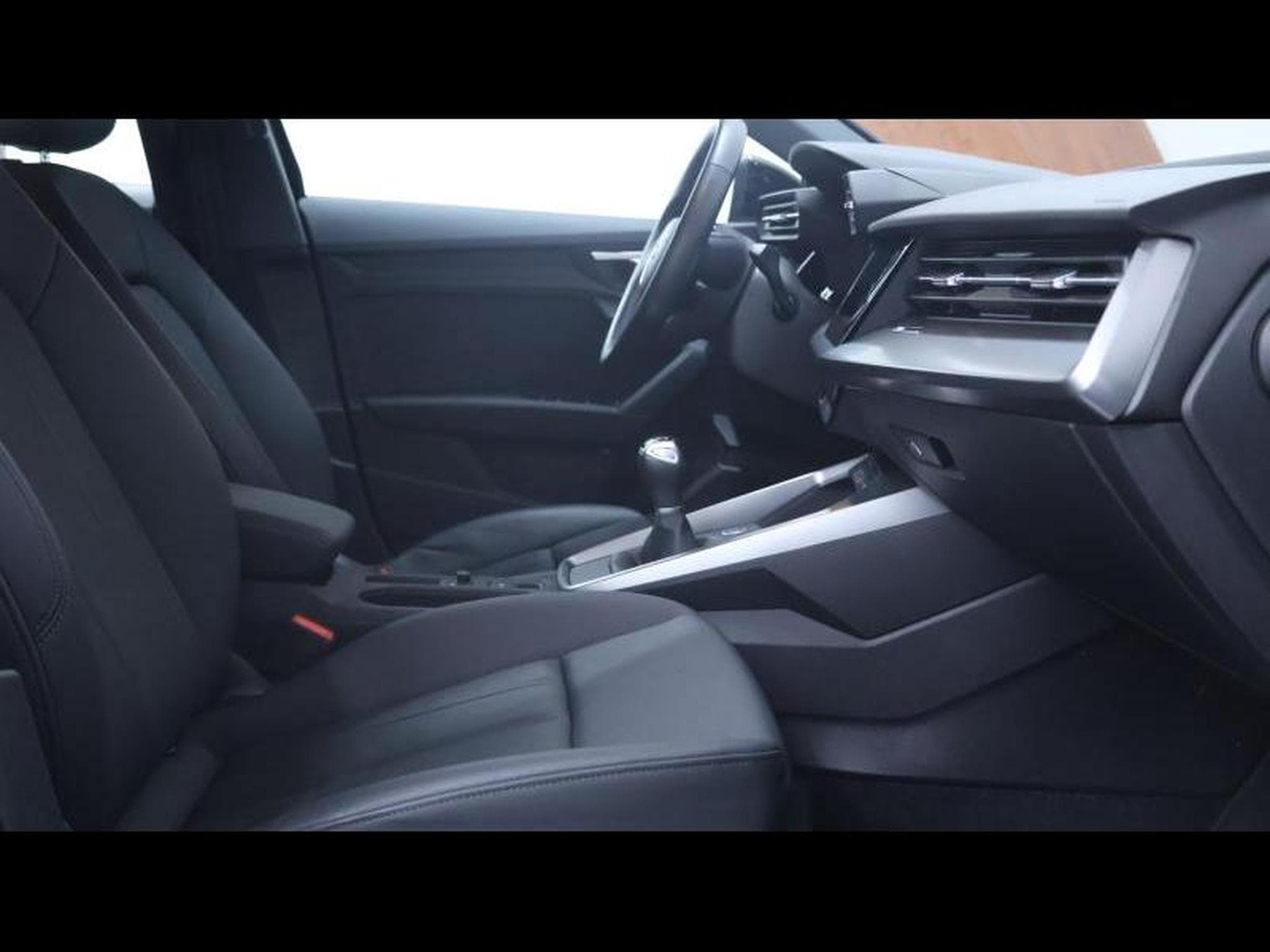 Audi A3 35 TFSI 150 S-LINE (2022) - Photo 11
