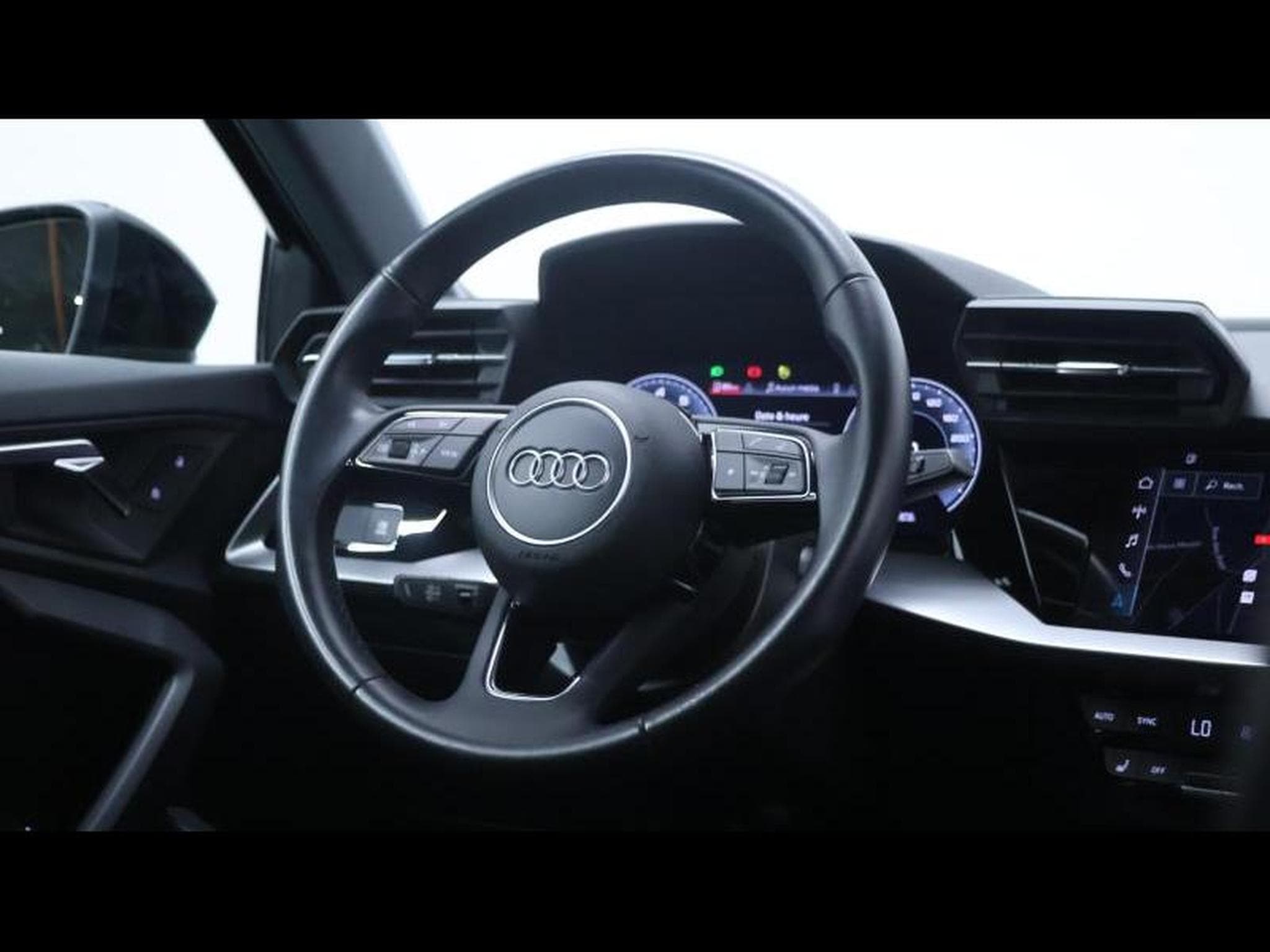 Audi A3 35 TFSI 150 S-LINE (2022) - Photo 16