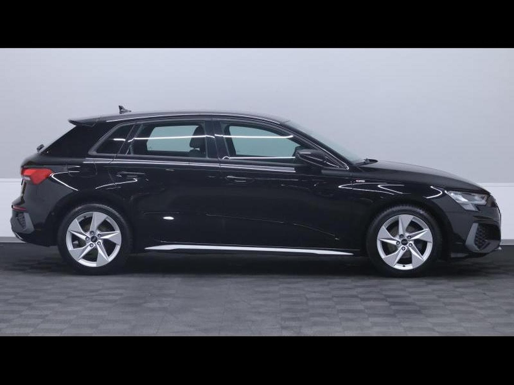 Audi A3 35 TFSI 150 S-LINE (2022) - Photo 4