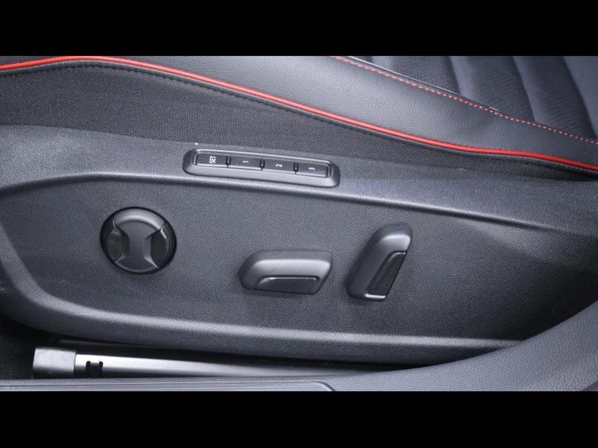 VW Golf 8 Clubsport 2.0 TSI 300 DSG (2023) - Photo 27