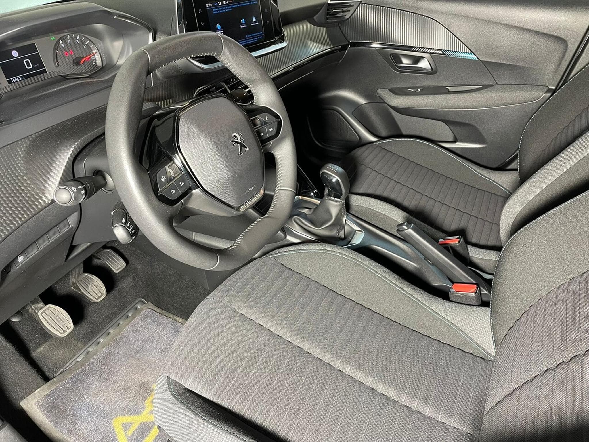 Peugeot 208 1.2 ESSENCE 75 CV STYLE CARPLAY 5P (2024) - Photo 3