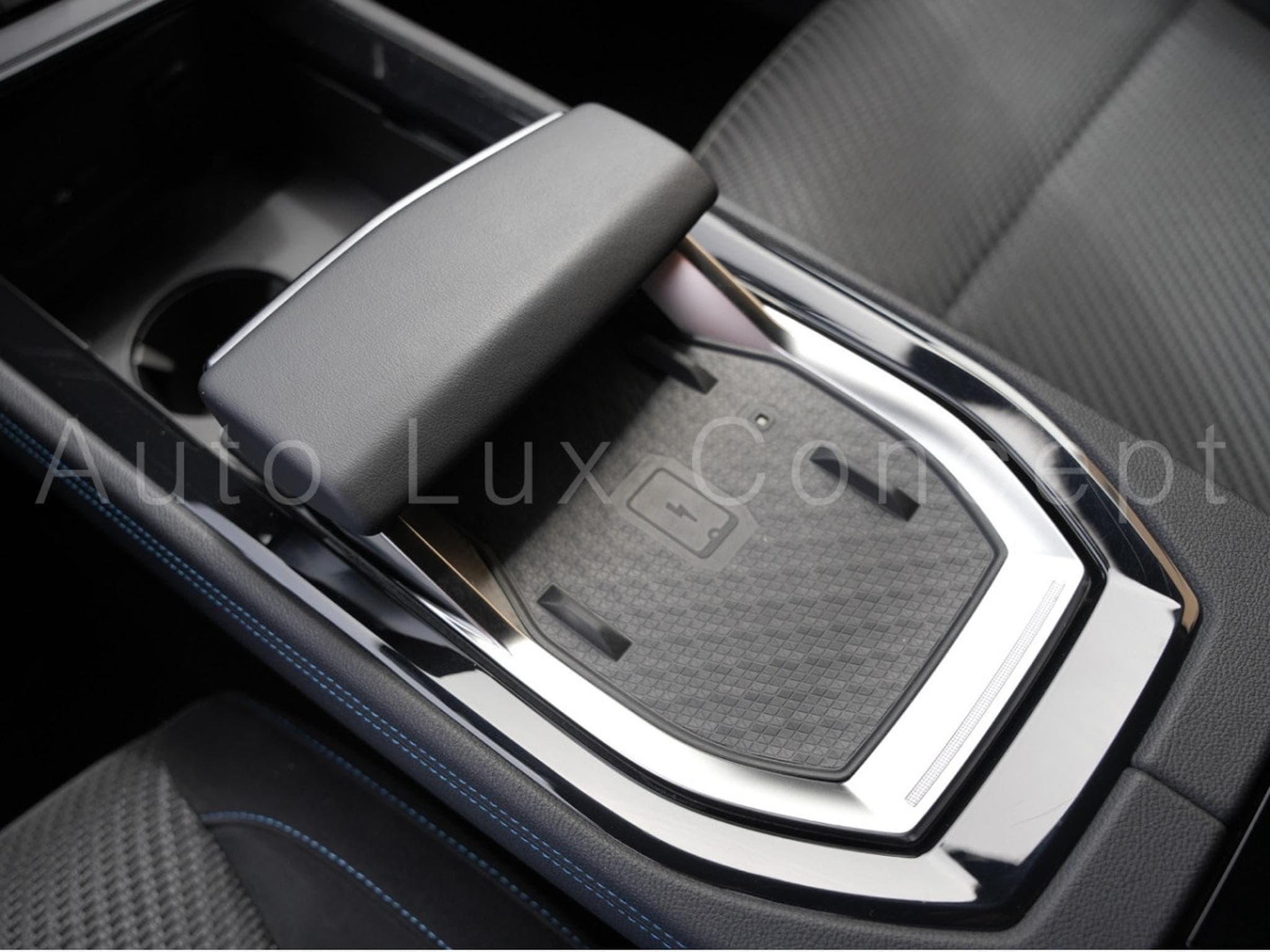 Renault Espace E-Tech Full Hybrid 200 Esprit Alpine 7 places (2025) - Photo 23