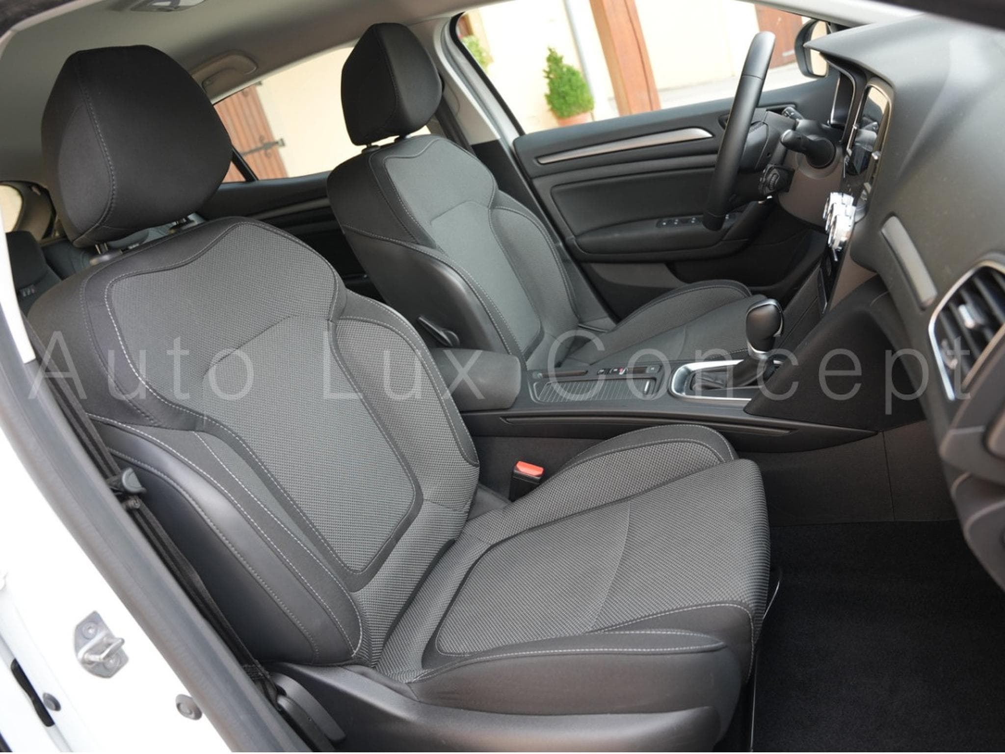 Renault Megane 1.5 dCi 115 EDC7 Equilibre (2024) - Photo 28