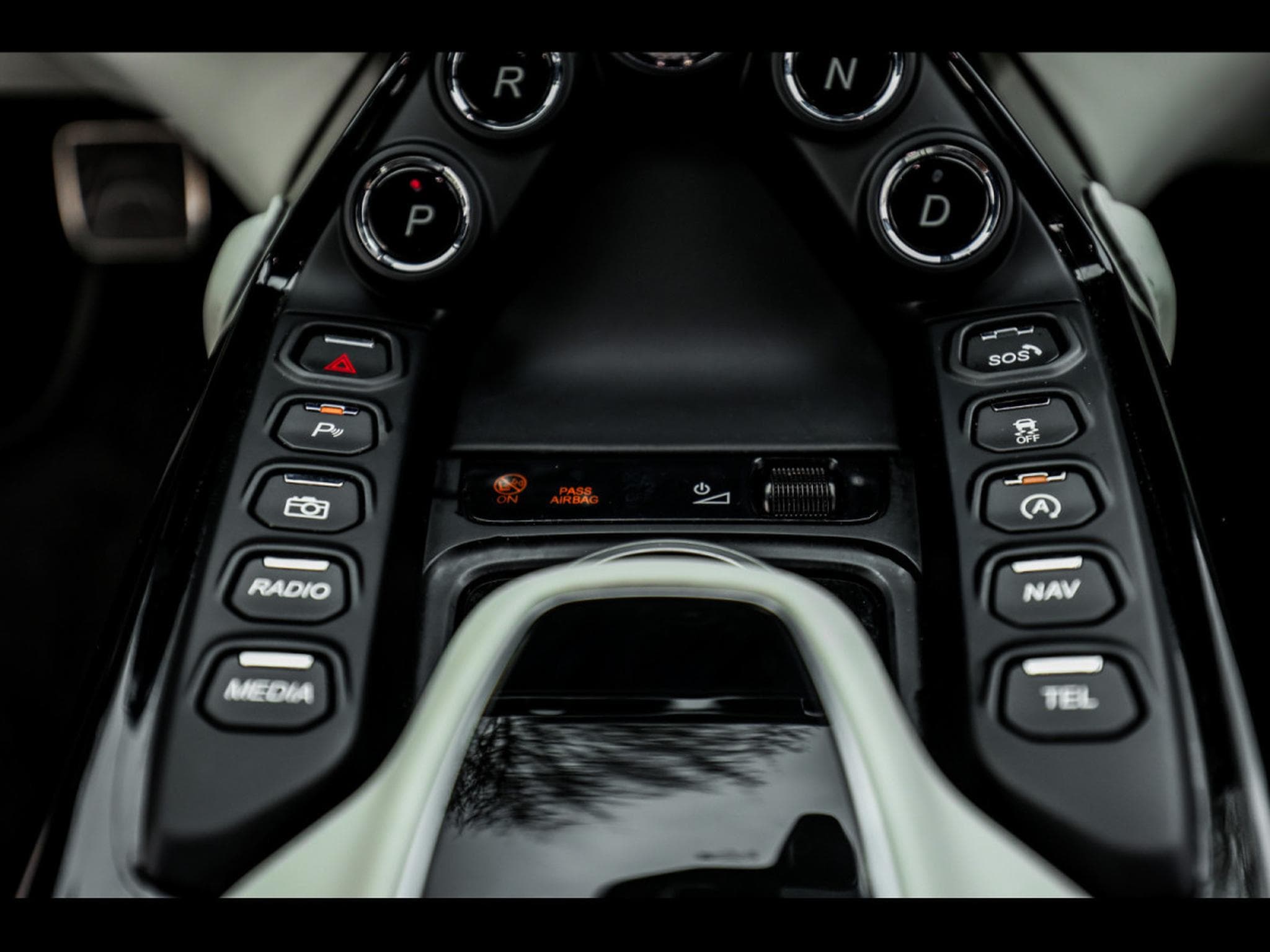 Aston-Martin V8 Vantage VANTAGE COUPE - FULL XPEL (2022) - Photo 20