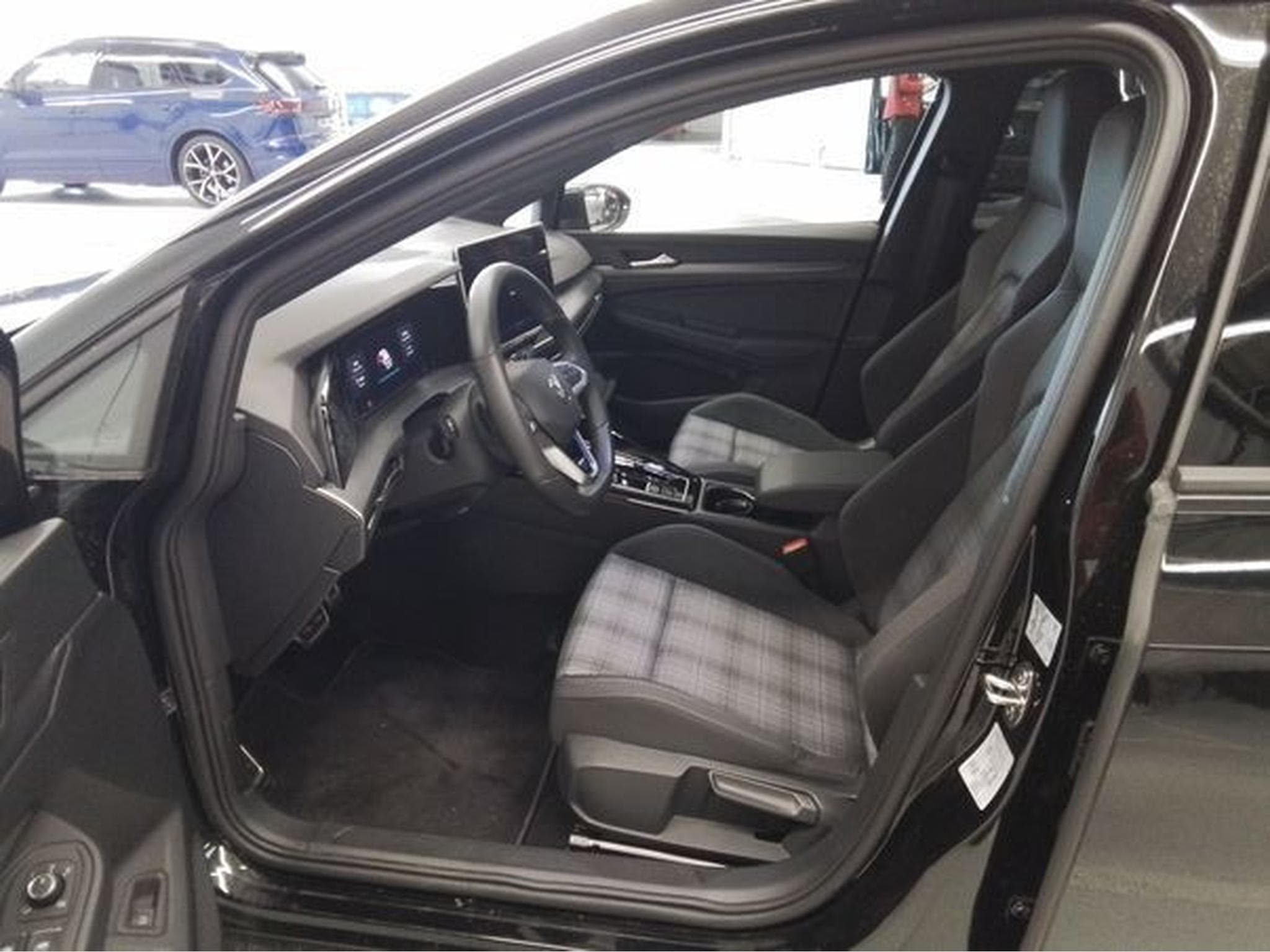 VW Golf GTE PHASE 2  1.5 eHybrid 272 CV DSG 6 *DCC* MATRIX * TÊTE HA (2025) - Photo 6