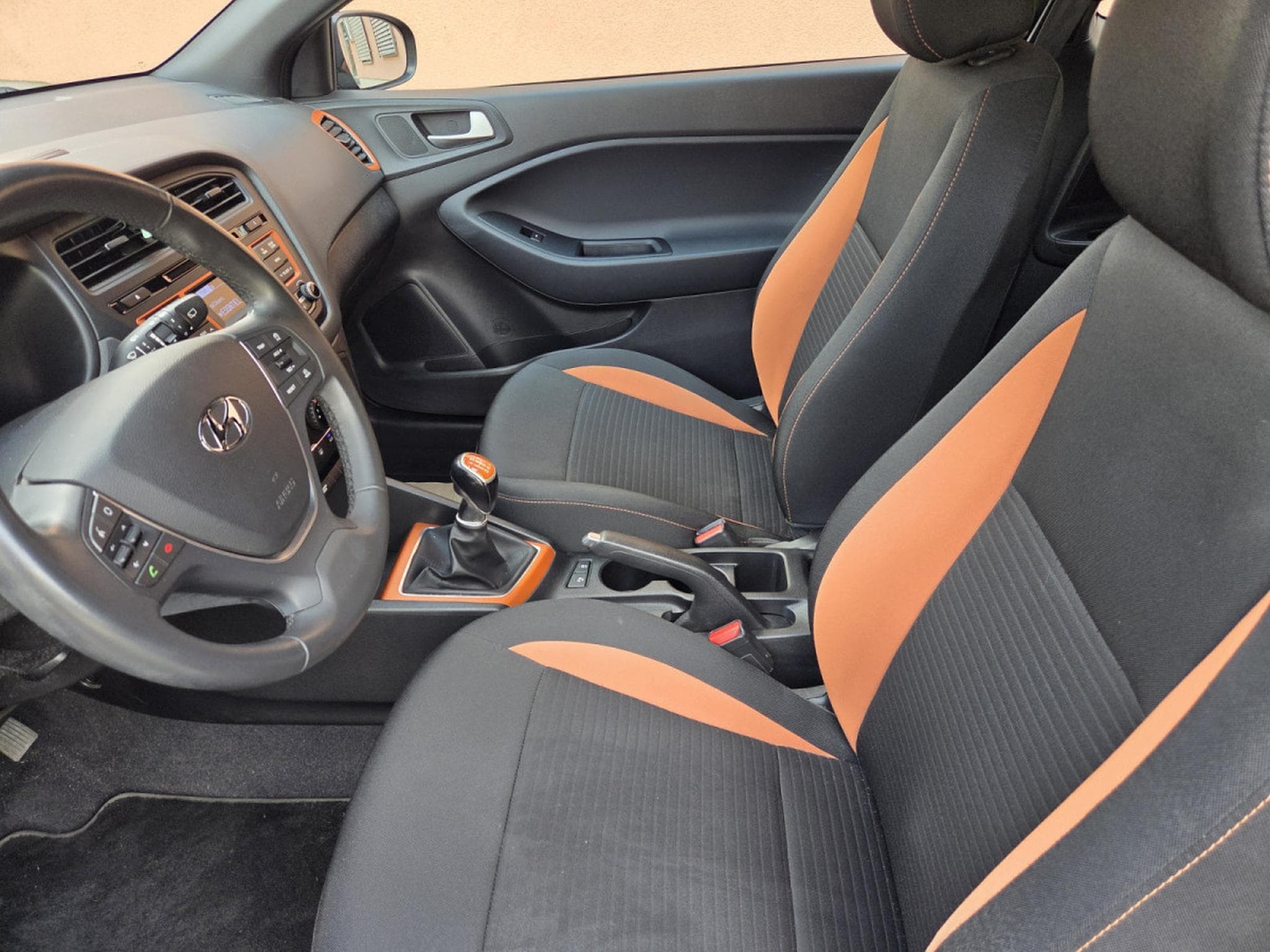 Hyundai i20 Coupé Sport 120 CV Garantie 12 Mois (2017) - Photo 14