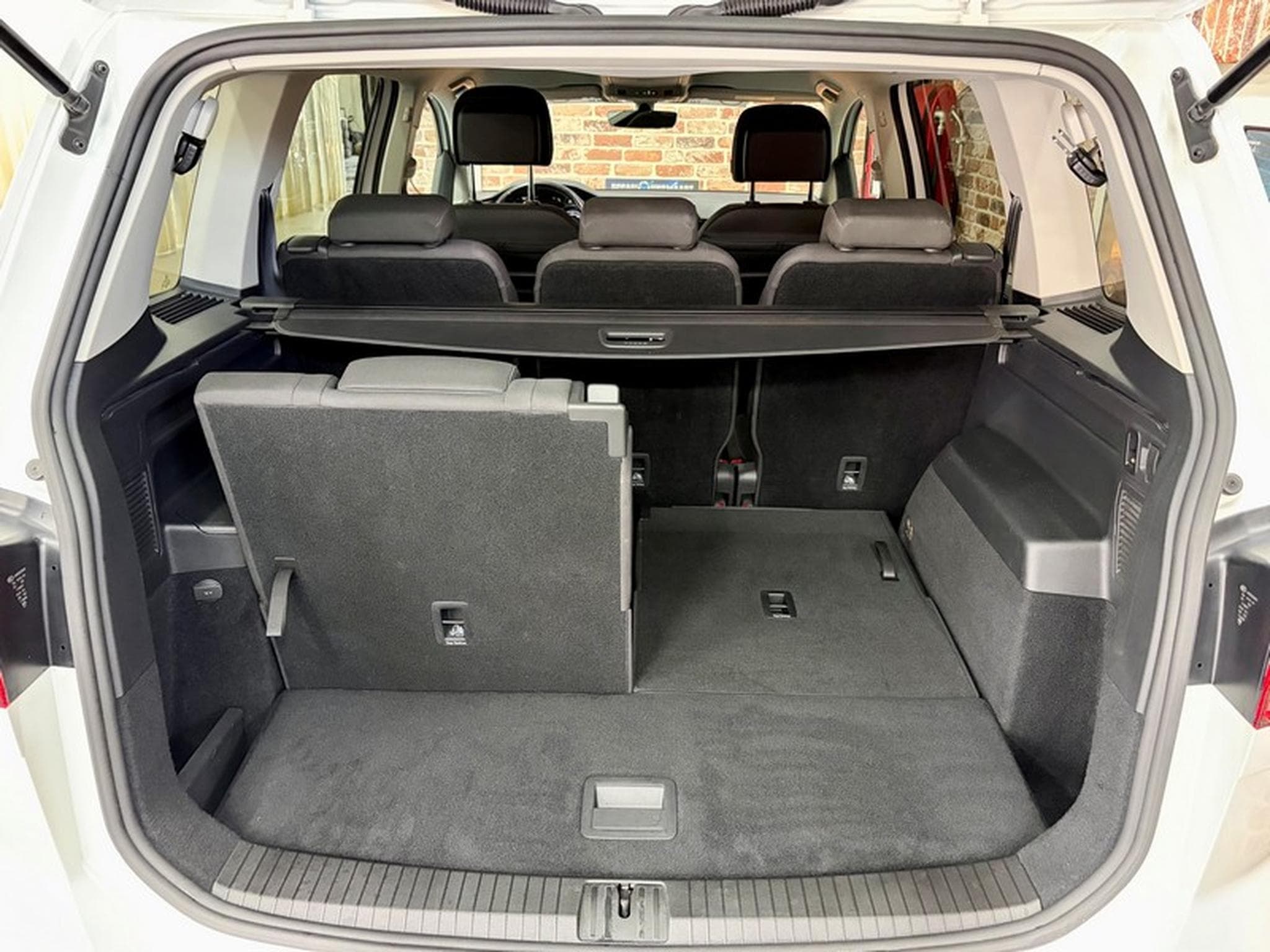 VW Touran Touran 2.0 TDi 150cv Auto HIGHLINE (7Places) (2019) - Photo 7