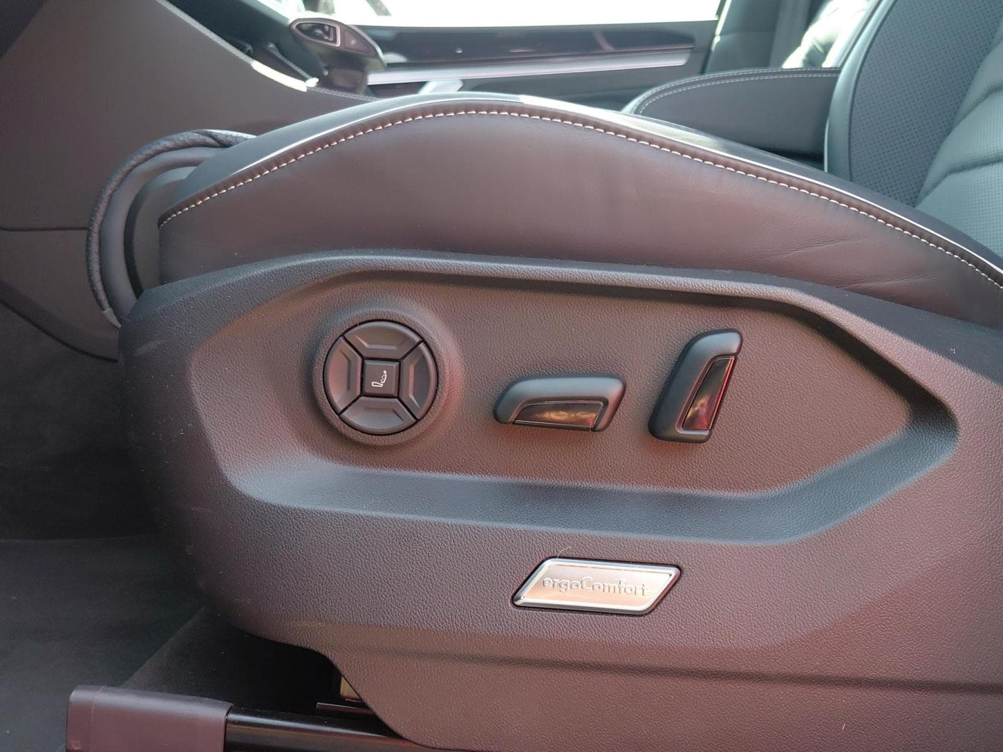 VW Touareg R-Line FINAL EDITION (2026) - Photo 23