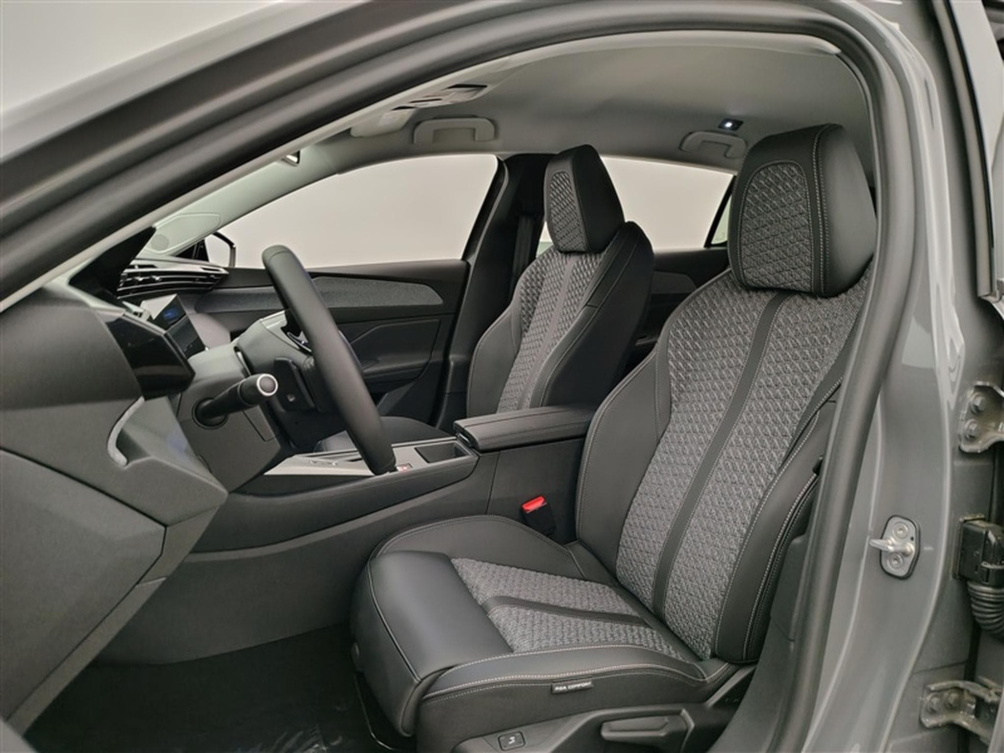Peugeot 308 1.5 BlueHDi 130cv EAT8 Allure NAVI / FULL LED / CAMERA 360° (2026) - Foto 14