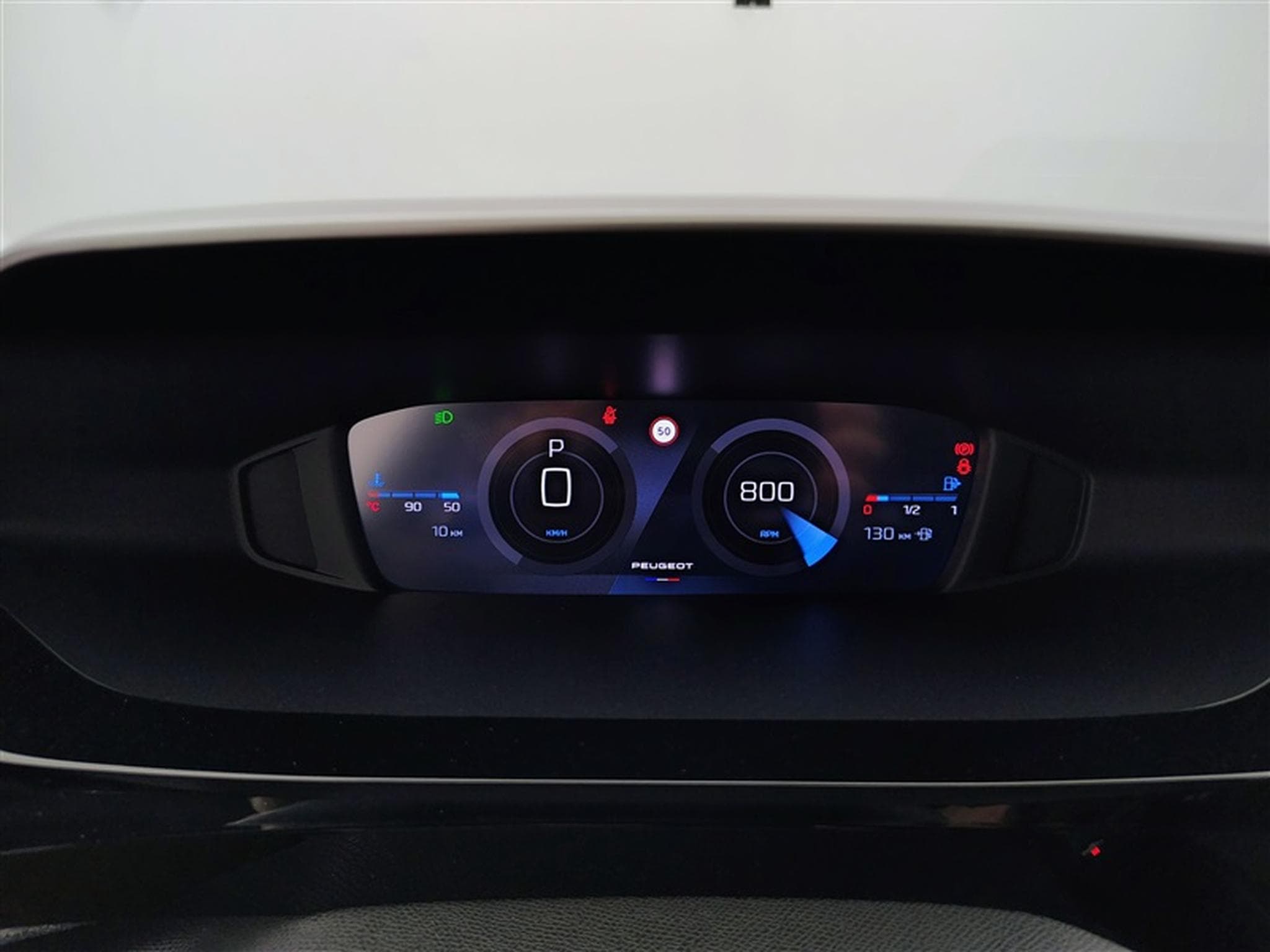 Peugeot 308 1.5 BlueHDi 130cv EAT8 Allure NAVI / FULL LED / CAMERA 360° (2026) - Foto 17