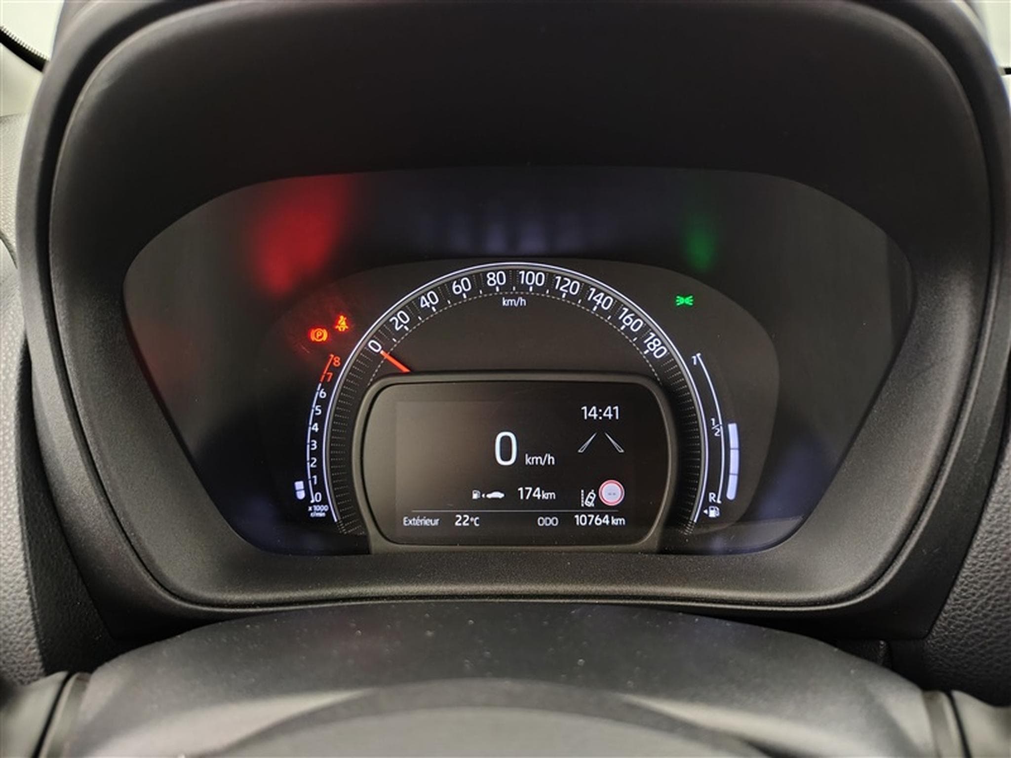 Toyota Aygo 1.0i VVT-i X play (2023) - Photo 10