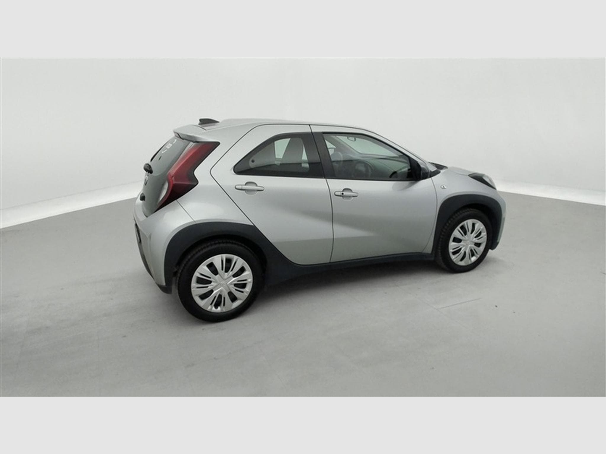 Toyota Aygo 1.0i VVT-i X play (2023) - Photo 25