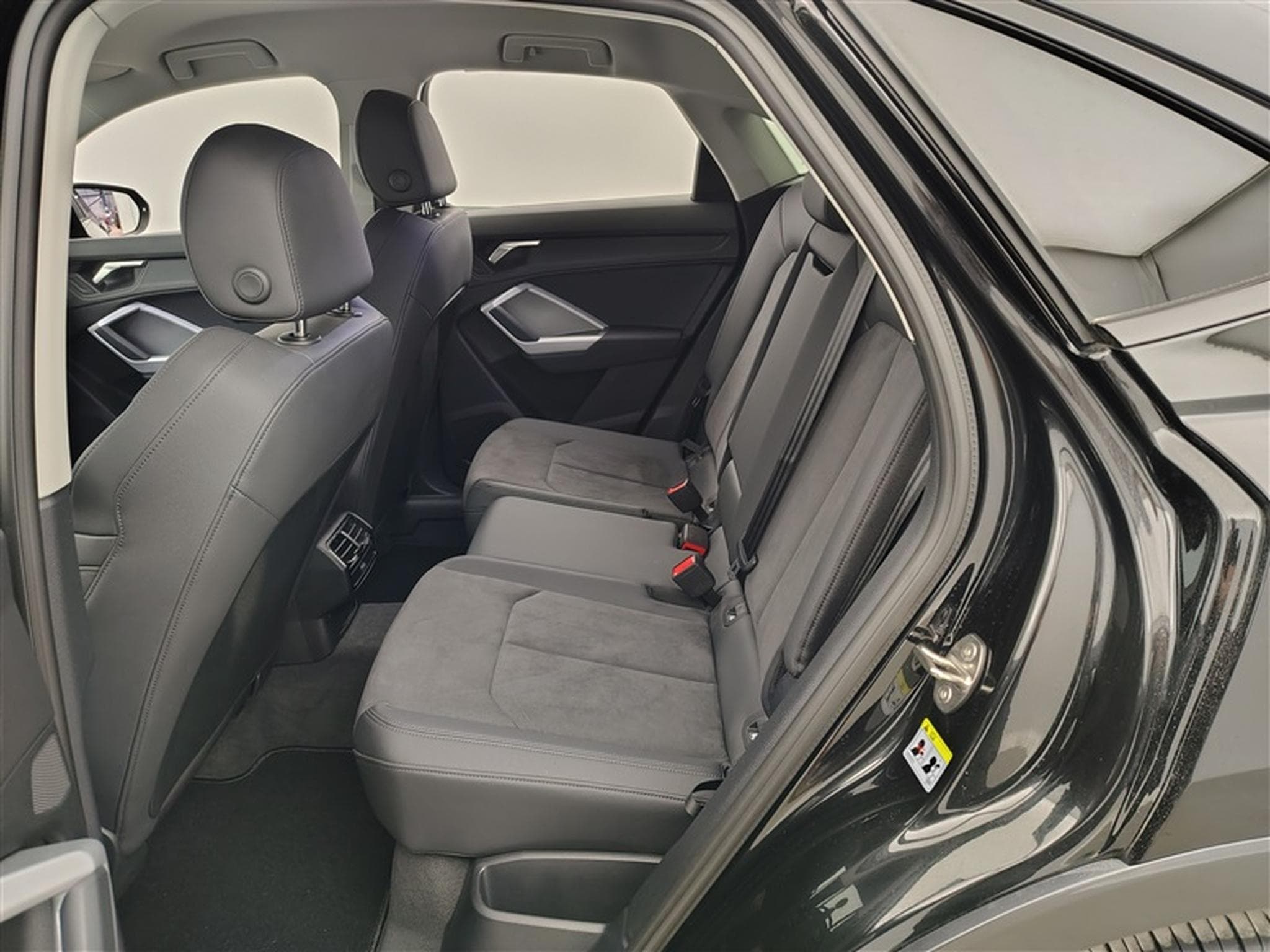 Audi Q3 Sportback 35 TFSI S tronic S-LINE *NAVI/FULL LED/CAMERA/PDC* (2023) - Photo 13