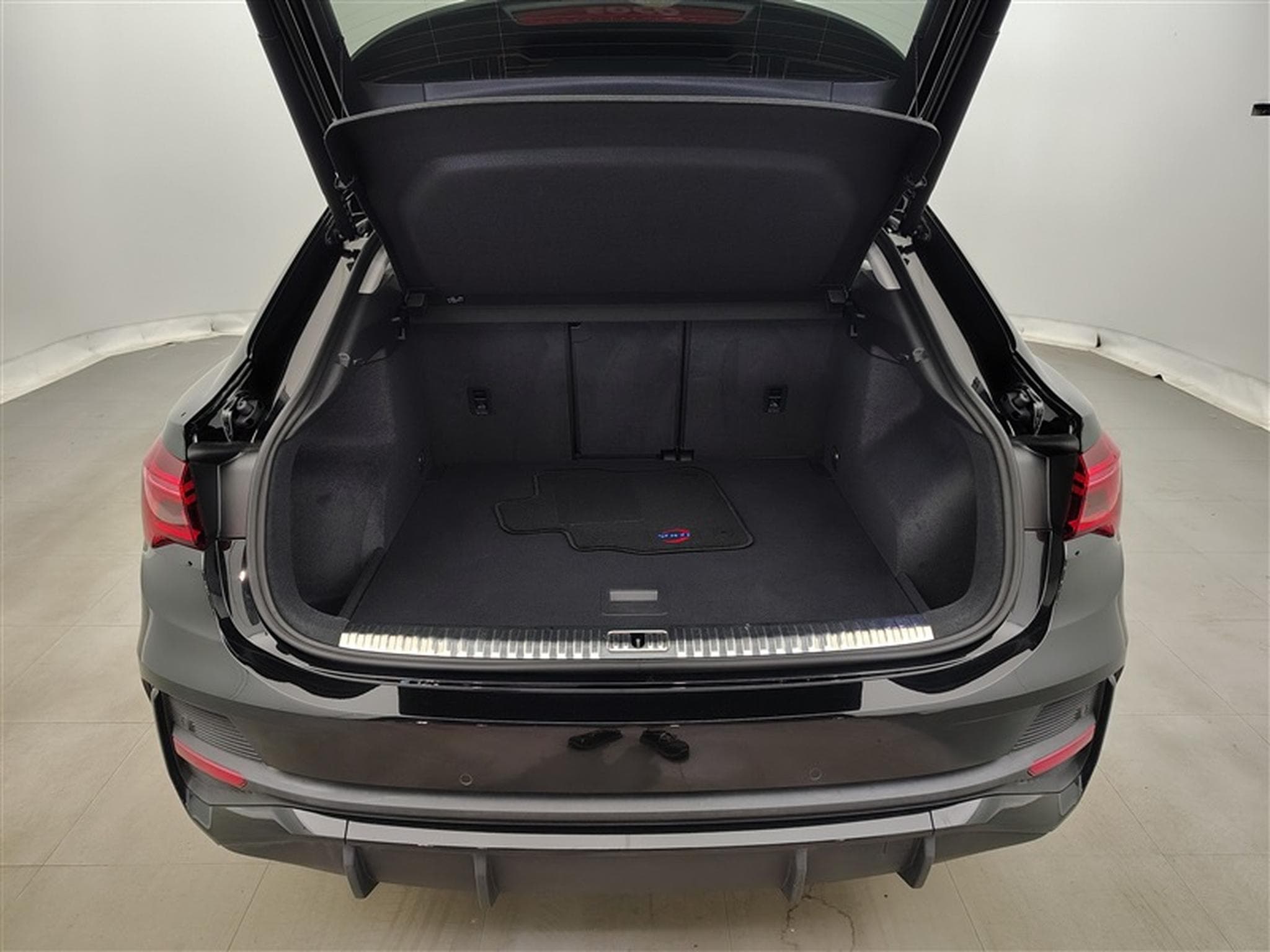 Audi Q3 Sportback 35 TFSI S tronic S-LINE *NAVI/FULL LED/CAMERA/PDC* (2023) - Photo 14