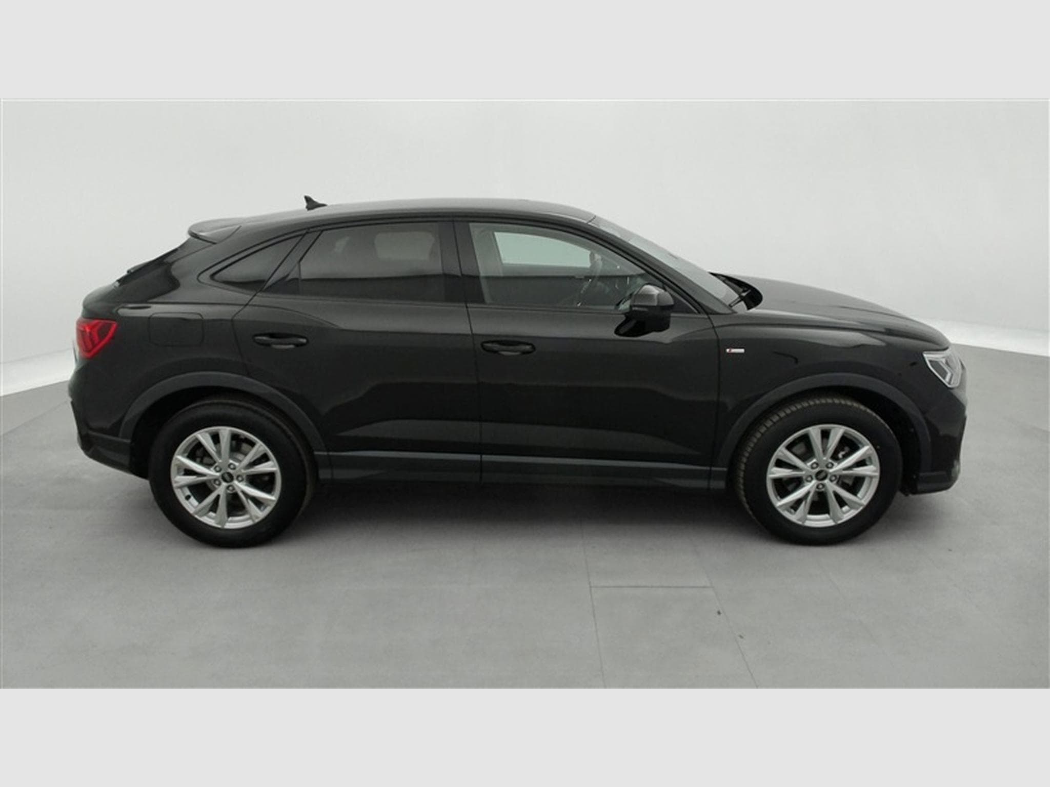 Audi Q3 Sportback 35 TFSI S tronic S-LINE *NAVI/FULL LED/CAMERA/PDC* (2023) - Photo 25