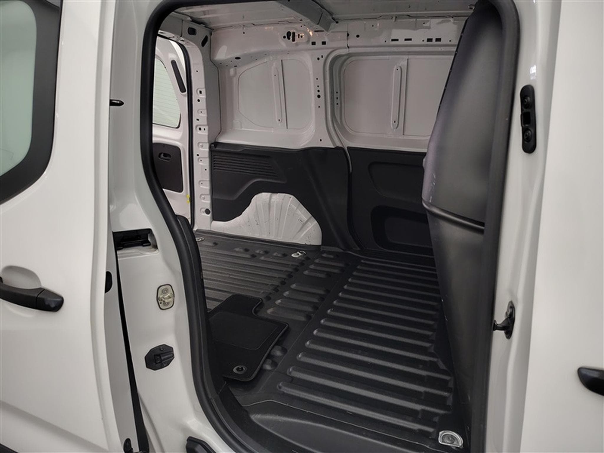 Citroen Berlingo 1.5 BlueHDi M Light Club S/S (6.2) (2021) - Photo 13