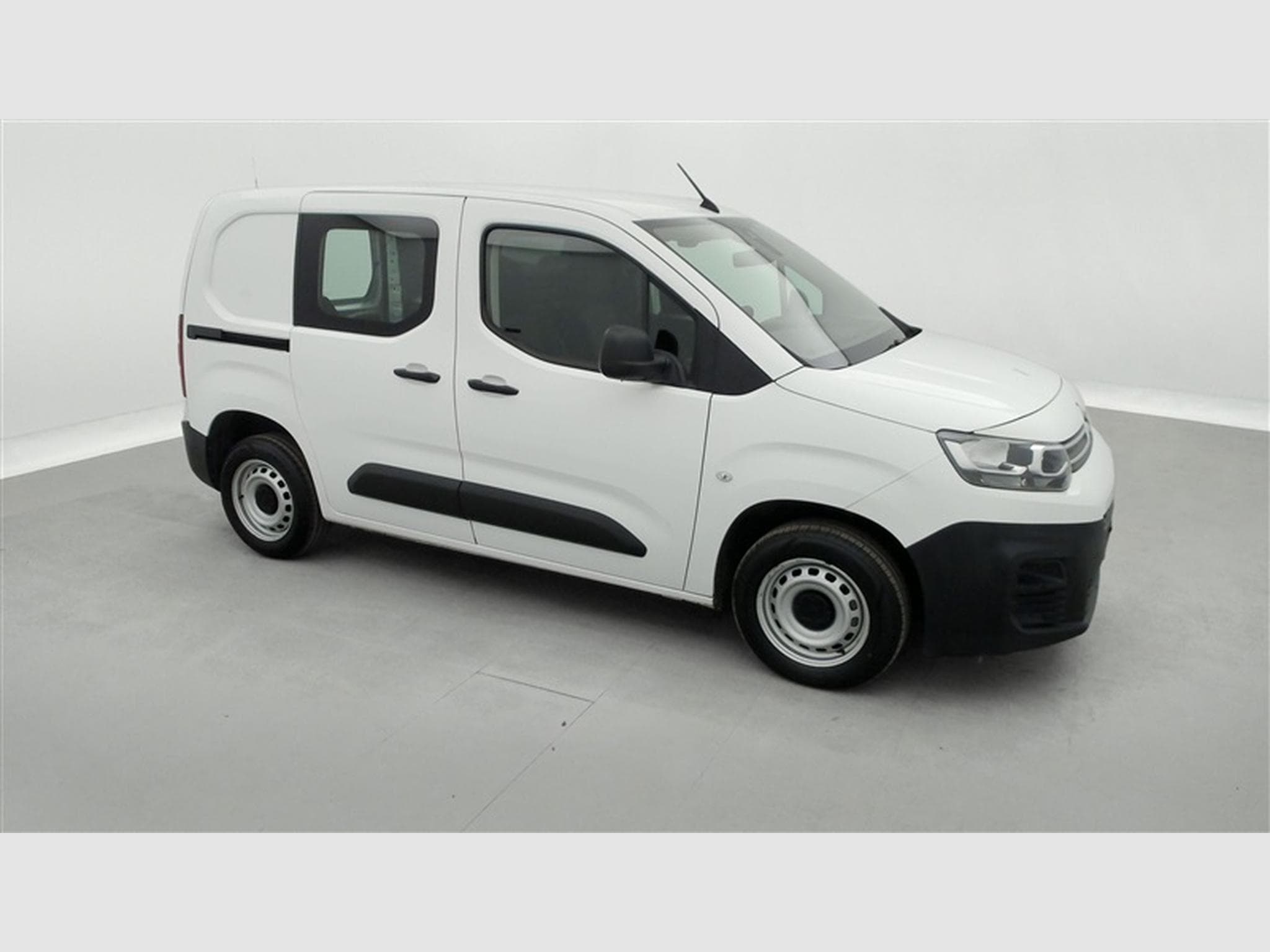 Citroen Berlingo 1.5 BlueHDi M Light Club S/S (6.2) (2021) - Photo 21