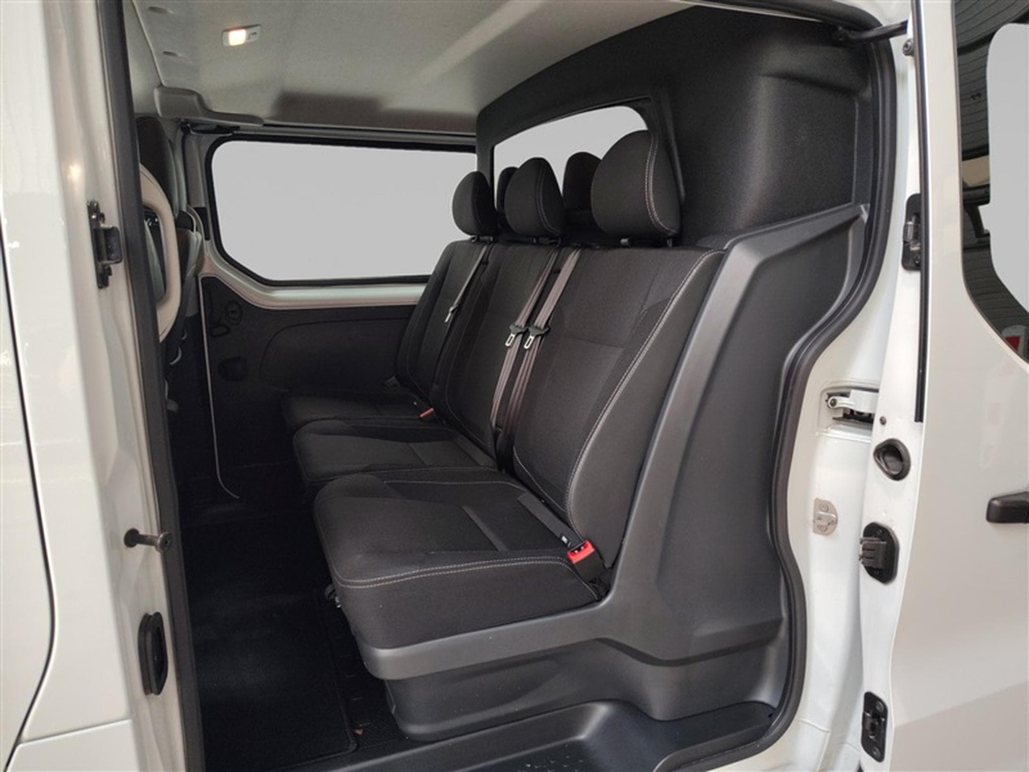 Nissan Primastar 2.0 dCi 30 L2H1 Dble Cabine (2023) - Photo 13