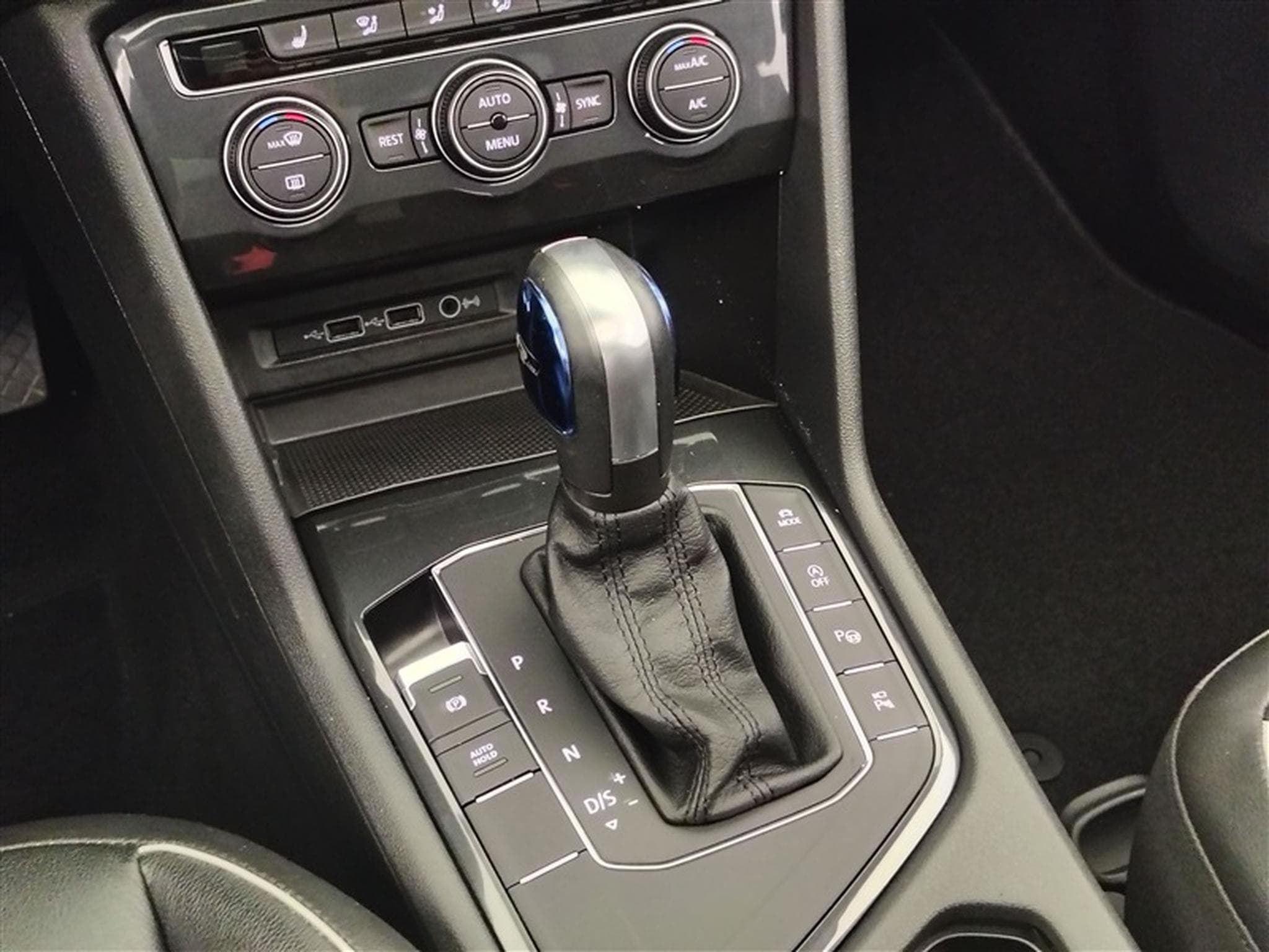 VW Tiguan 2.0 TDI SCR R-Line DSG (2020) - Photo 12